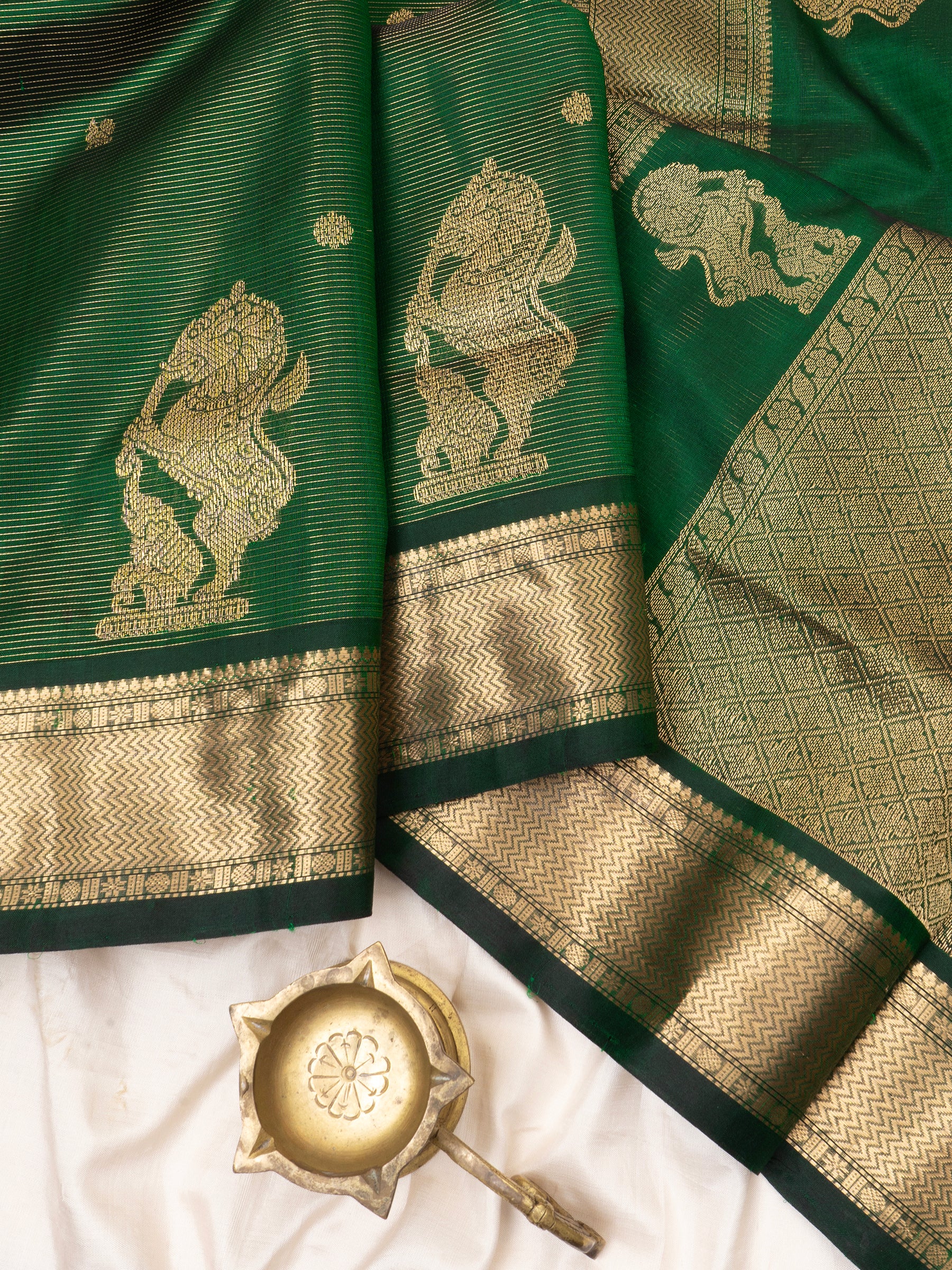 Green yazhi bettu butta/ Silk Cotton Saree CLSA7135