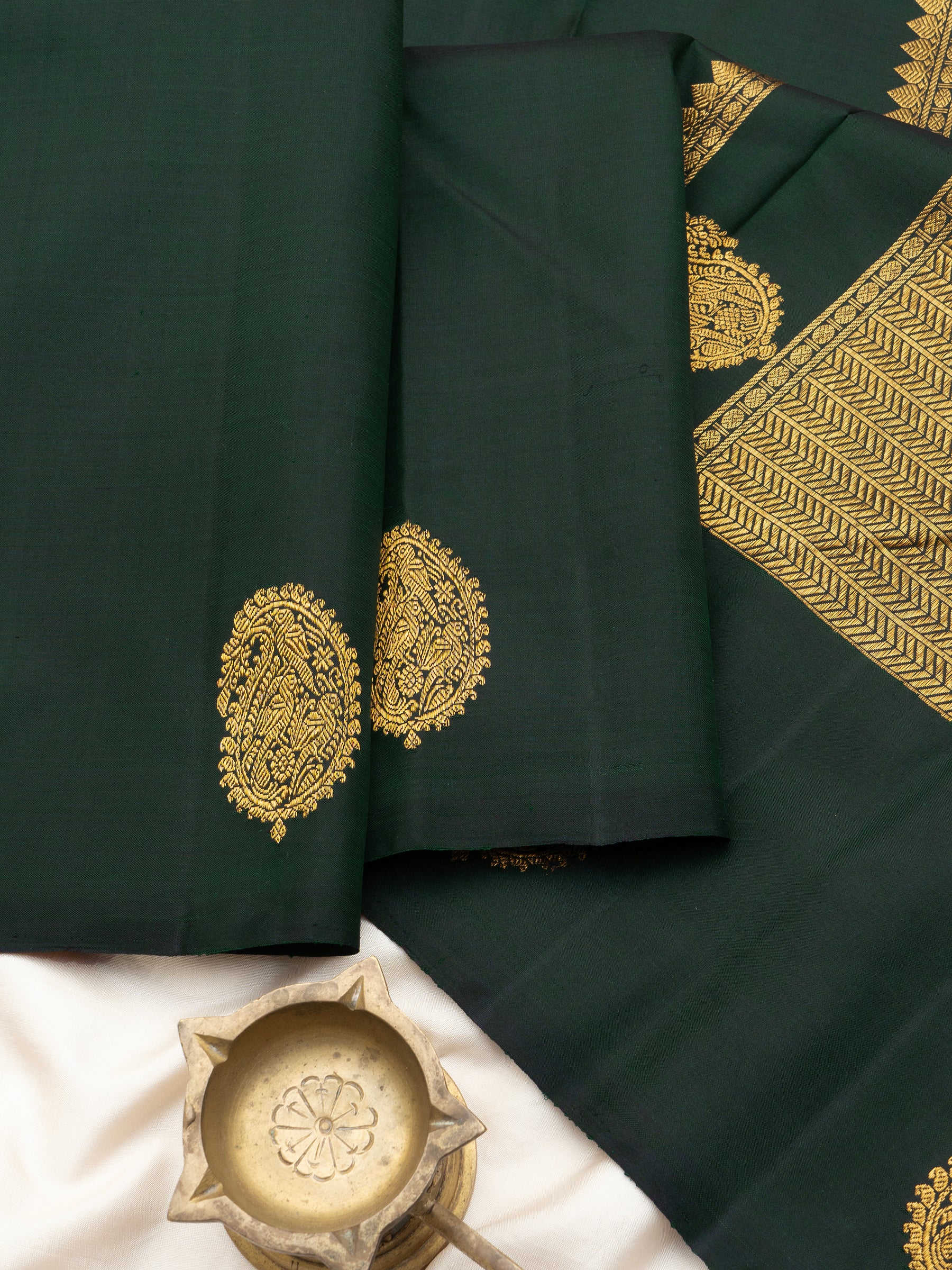 Dark green border paisley butta / Arani Silk Saree CLSA7485