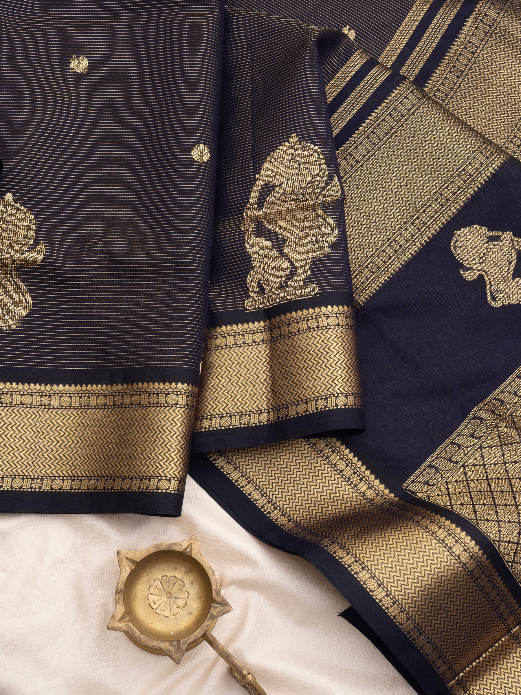 Deep blue yazhi bettu butta/ Silk Cotton Saree CLSA7975