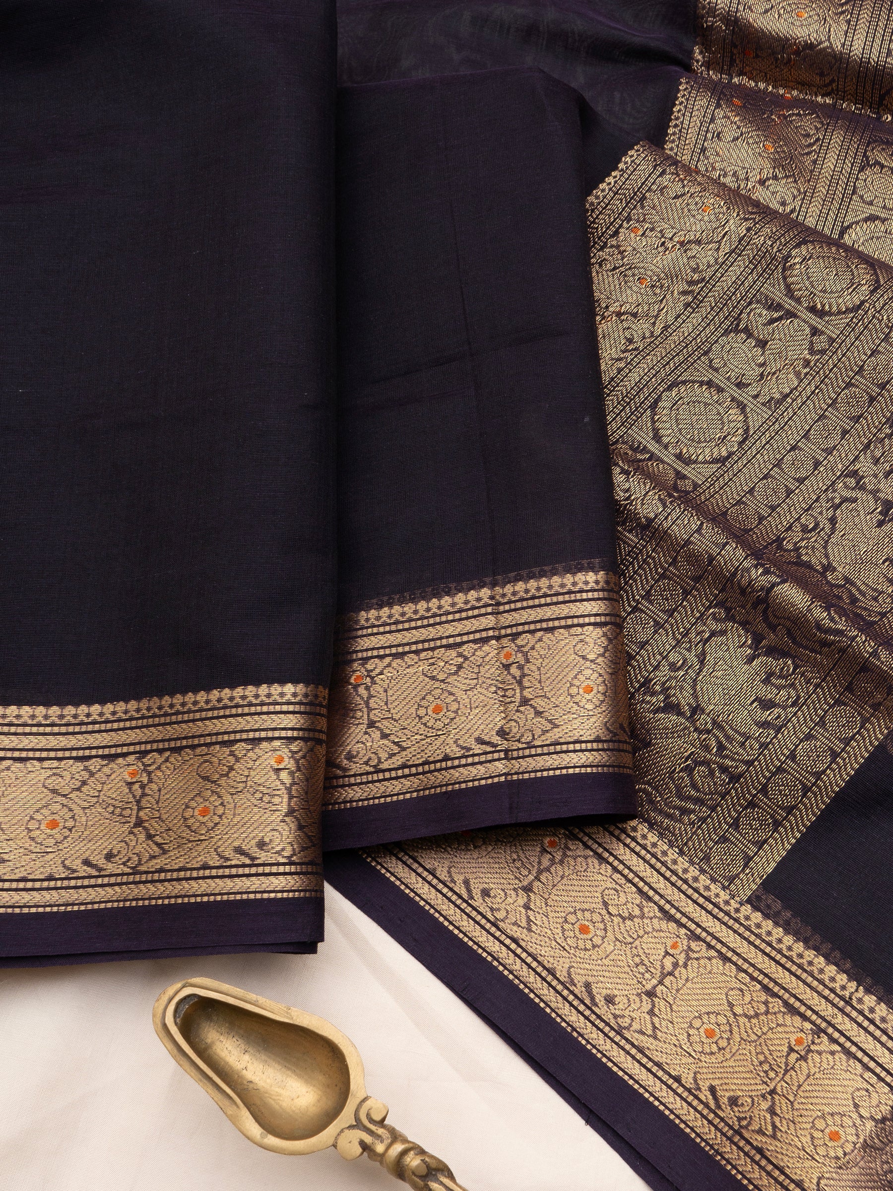 Black annam pet - unique pallu / Silk Cotton Saree CLSA8326