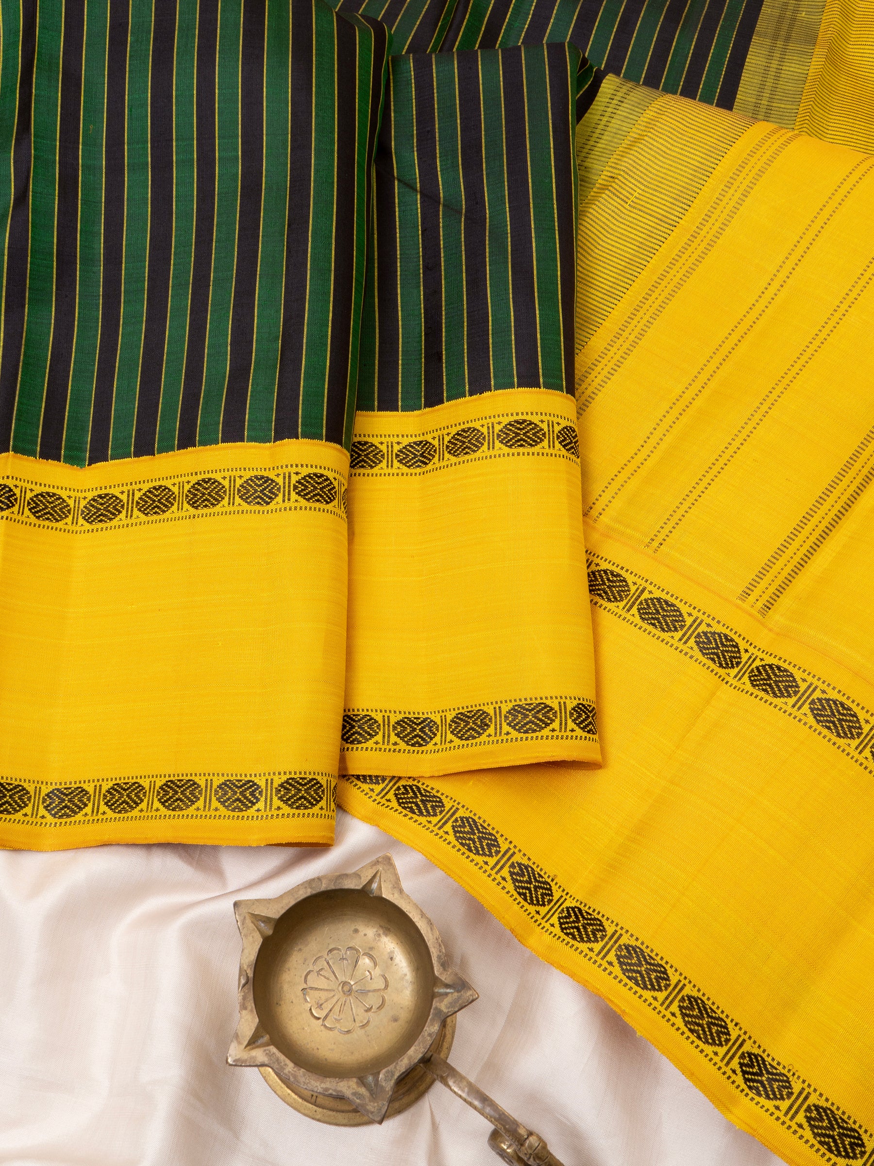 Vintage vaalapoo savuku / Arani Silk Saree CLSA9382