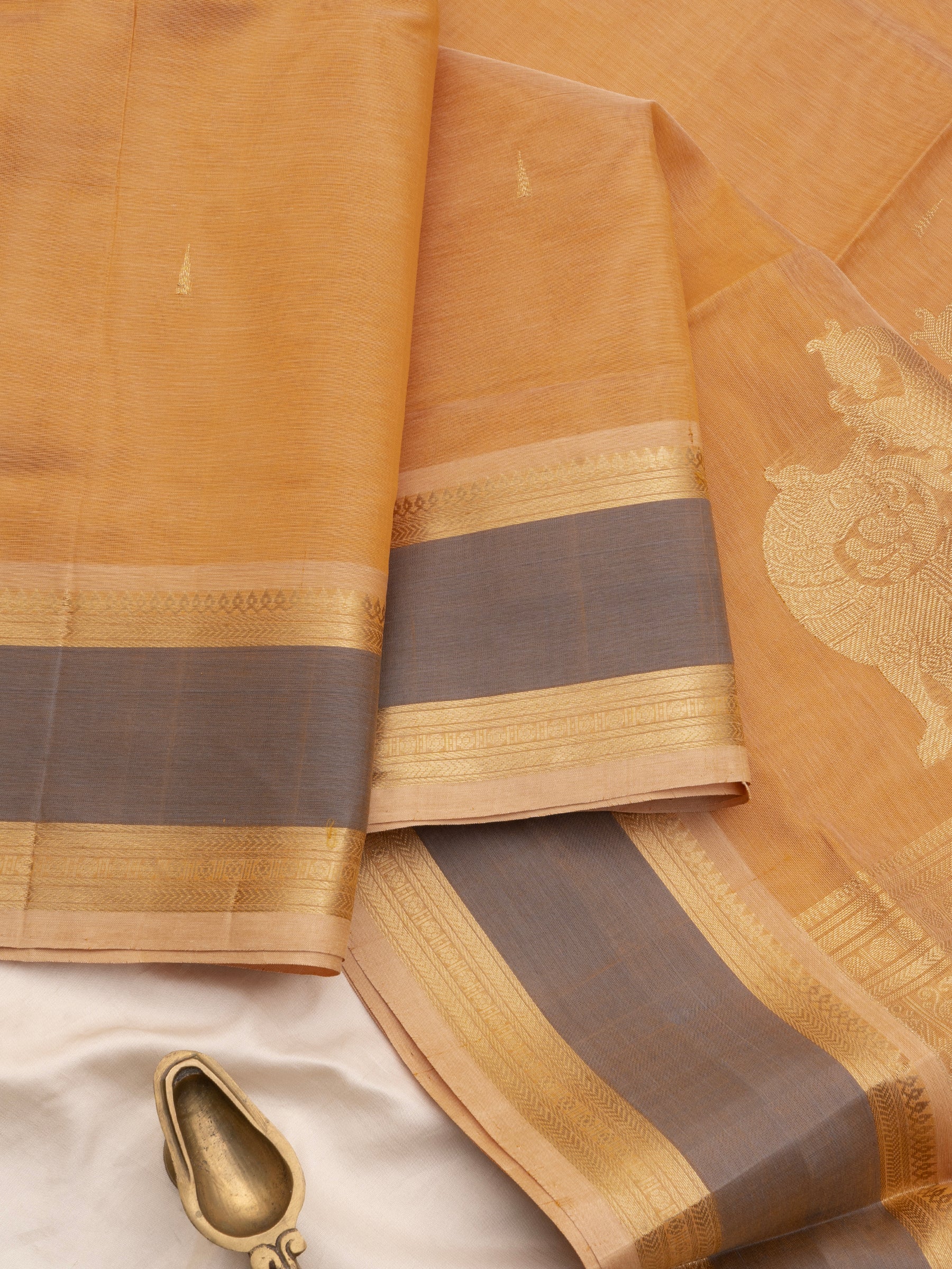 Plush sandal unique pallu / Silk Cotton Saree CLSA9548