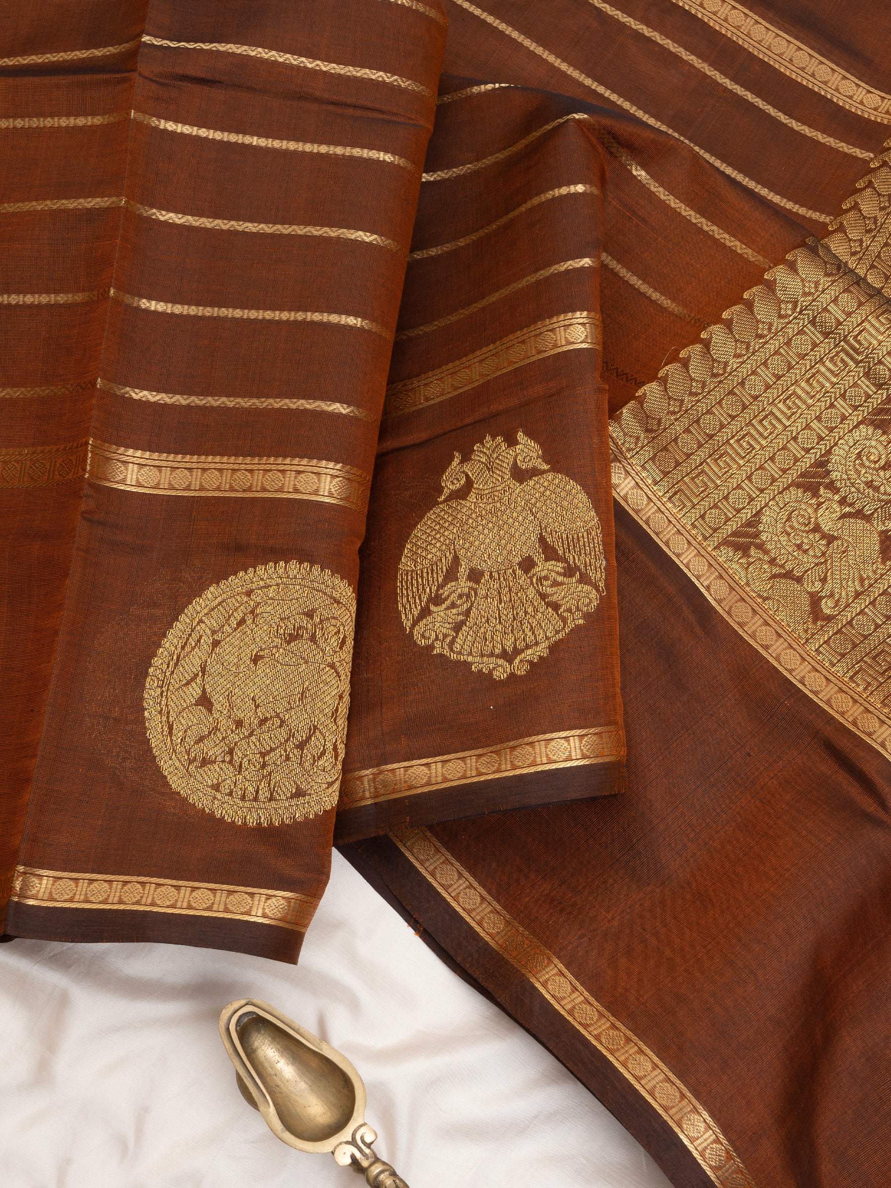 Maanthulir veldhari and border butta / Silk Cotton Saree CLSA9575