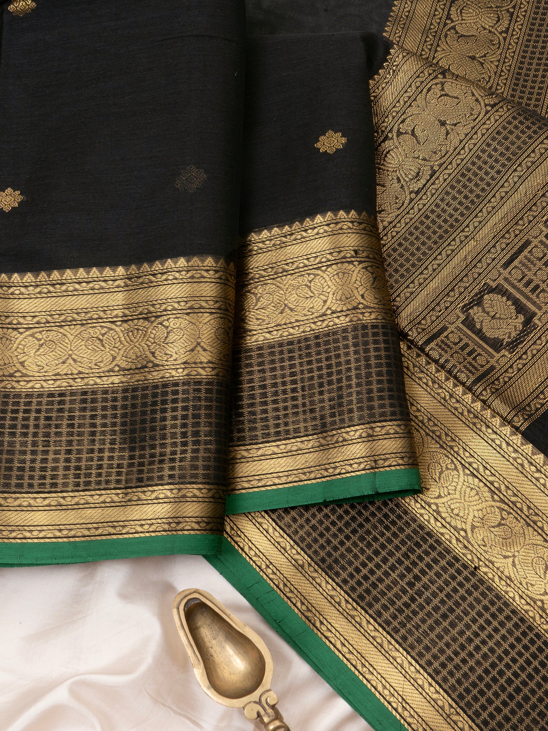 Black floral butta / Silk Cotton Saree CLSA9699