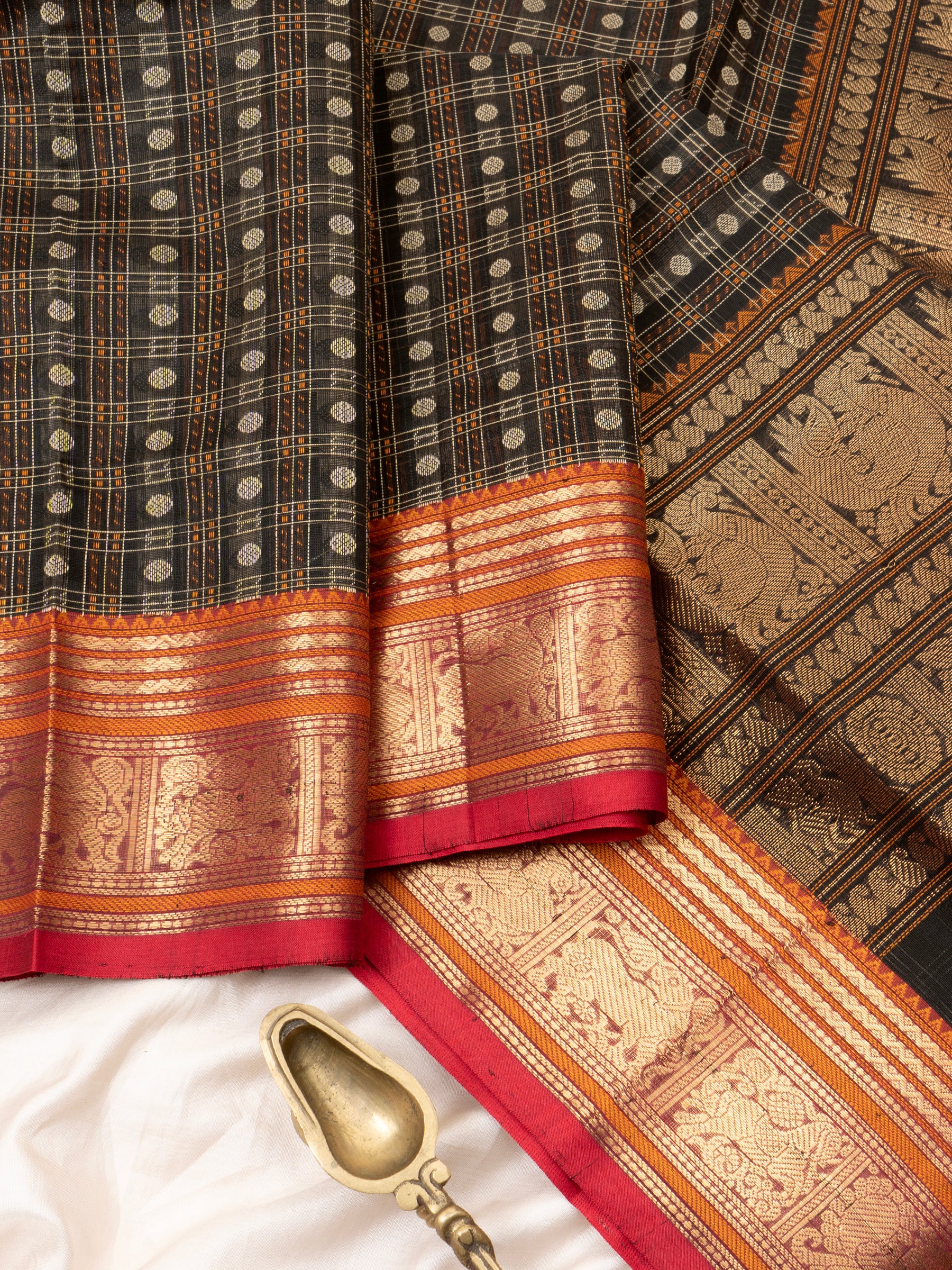 Black lakshambutta / Silk Cotton Saree CLSA9727