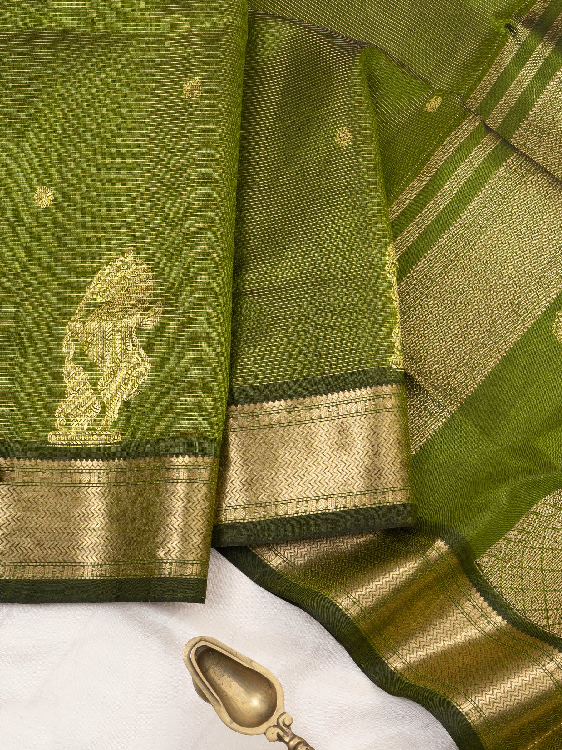 Green yazhi bettu butta/ Premium Silk Cotton Saree CLSA9746