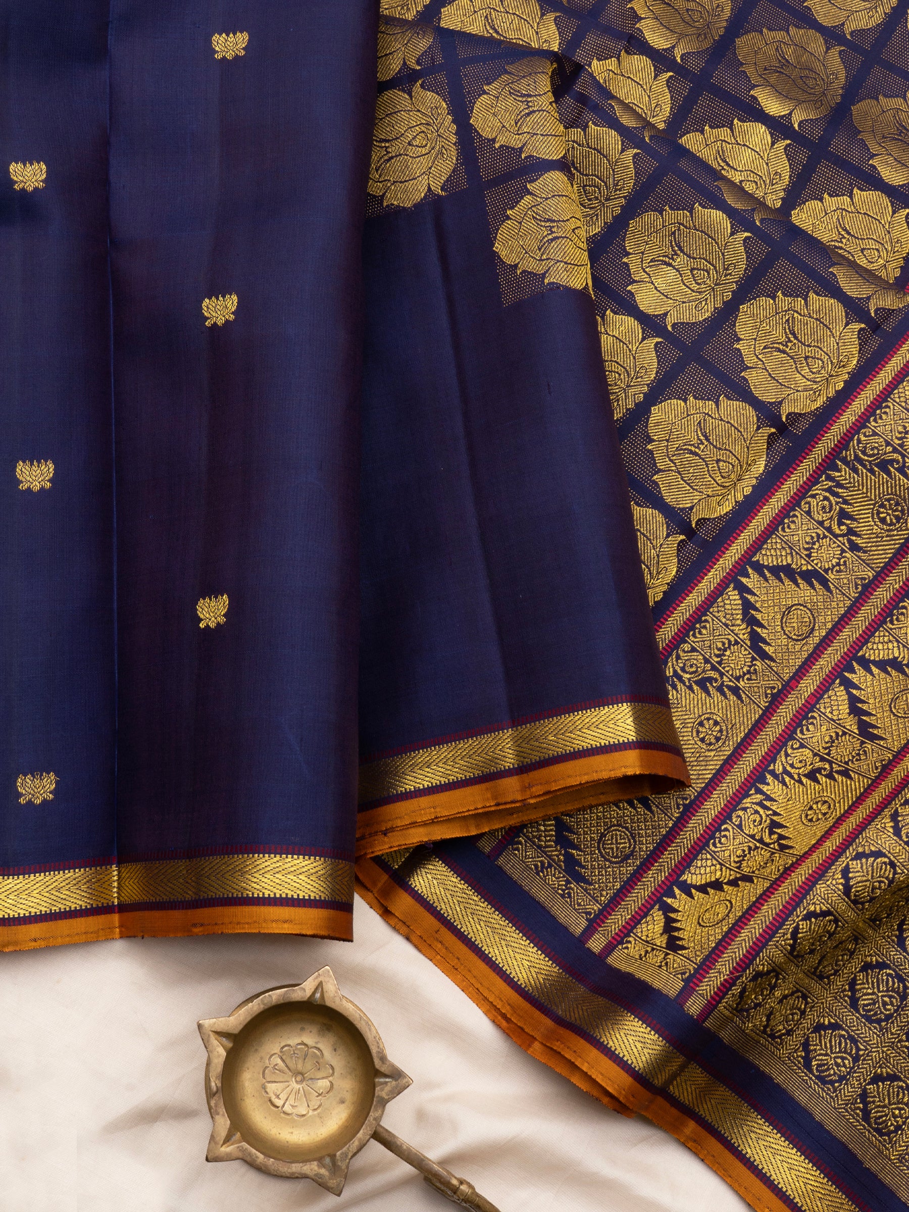 Deep blue unique gopuram pallu/ Arani Silk CLSA9940