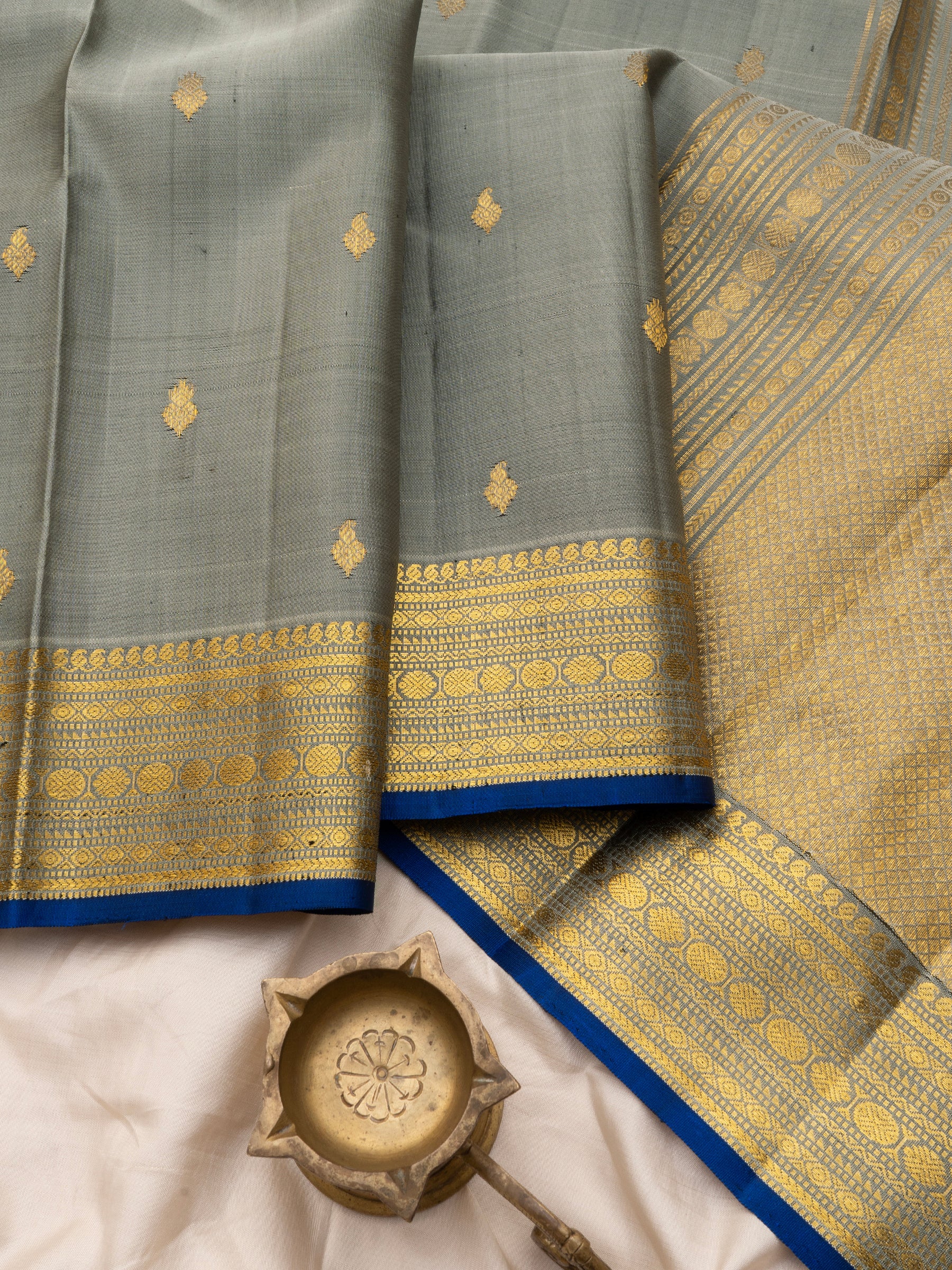 Molten grey varisapet border/ Arani Silk CLSA9942