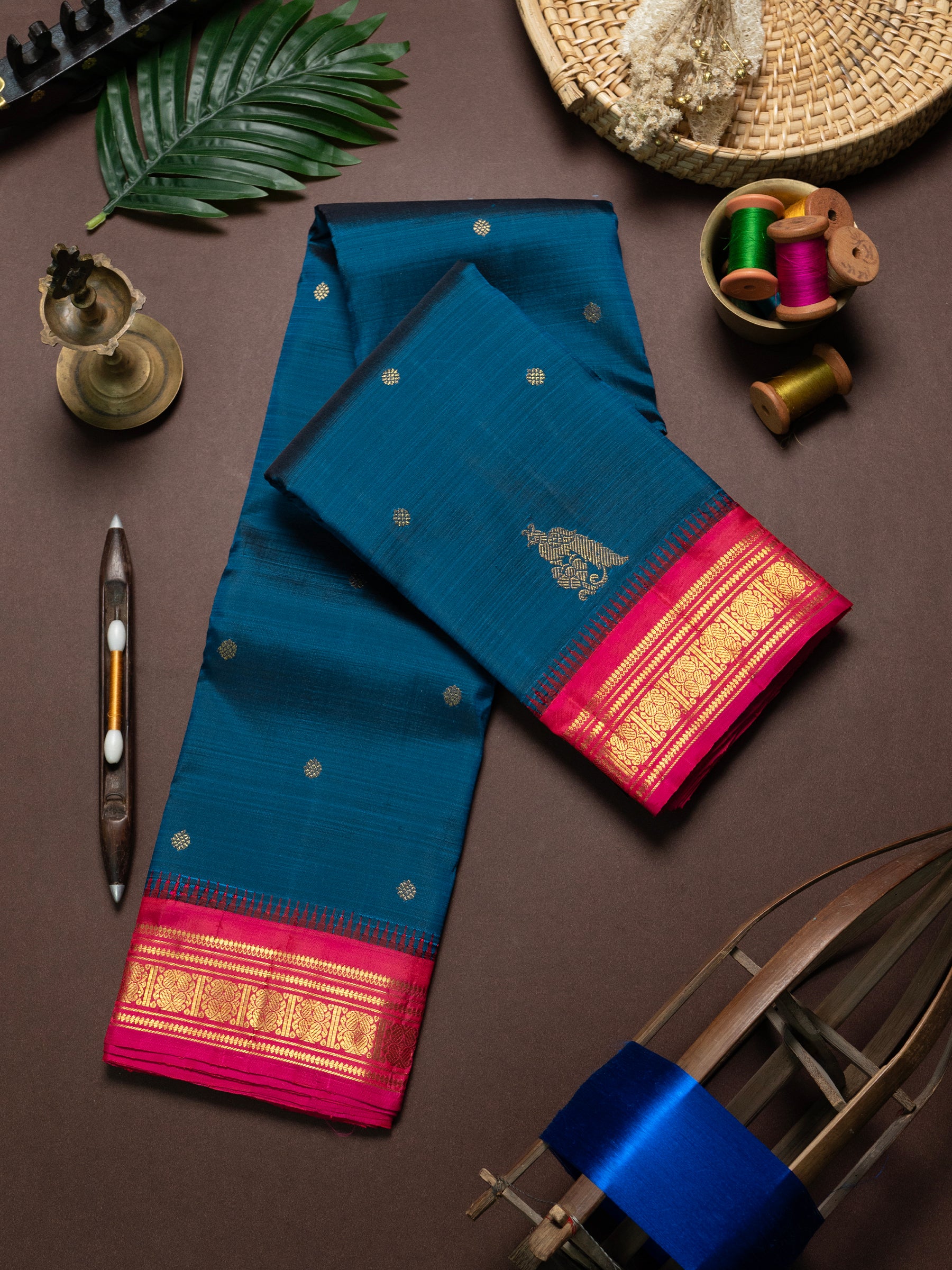 Vintage mayilkazhuthu and pink kai korvai bettu butta/ Kanjipuram Saree CLSA9996