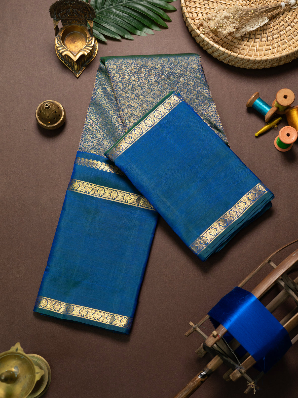Vintage museum revival / pure Zari Kanjipuram Silk Saree CLSA11657