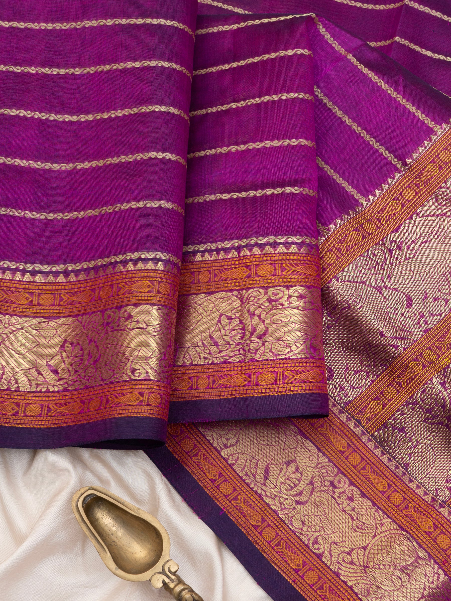 Pinkish magenta veldhari/ Silk Cotton Saree
