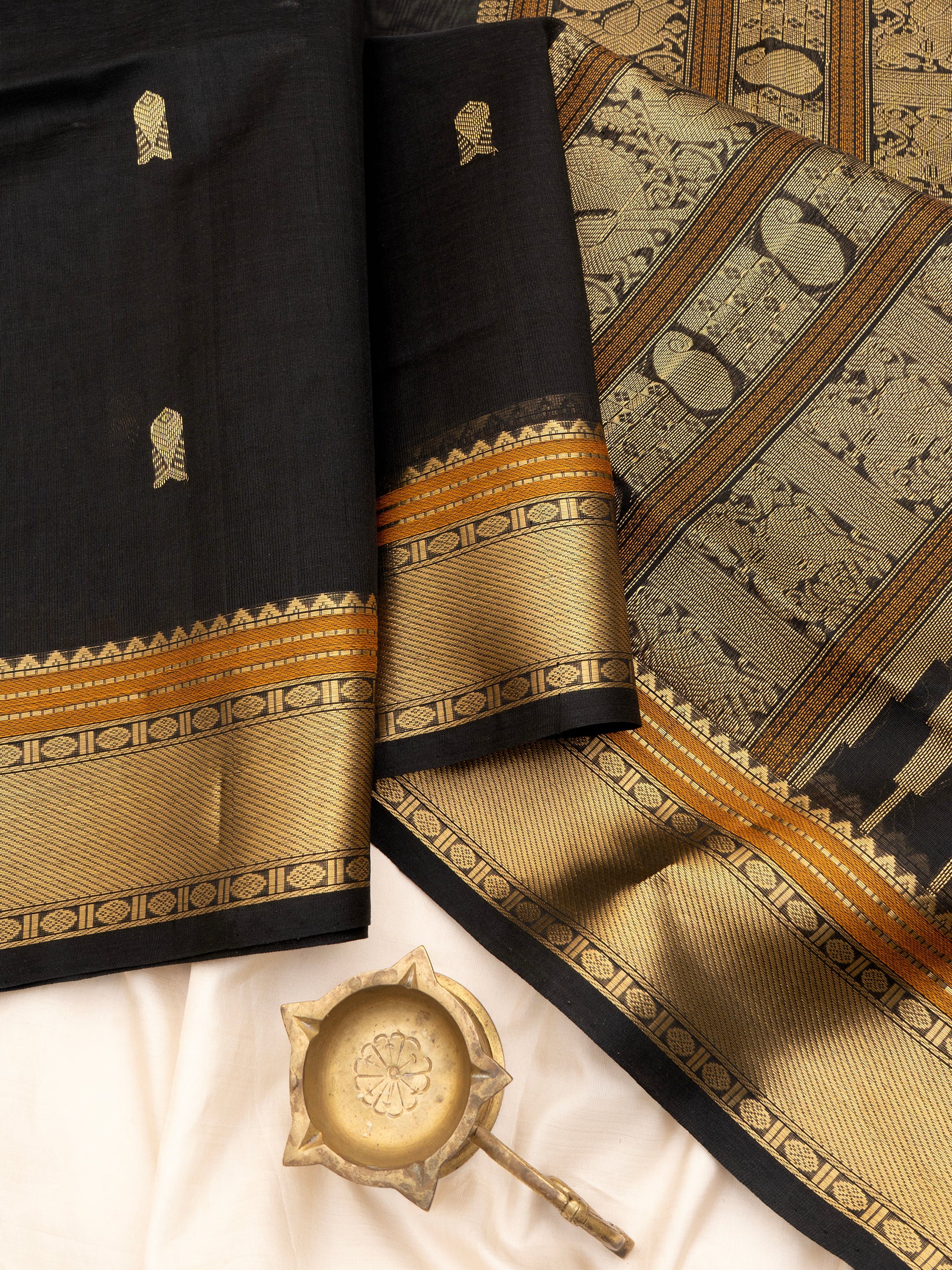 Black fish pet / Silk Cotton Saree CLSA7249