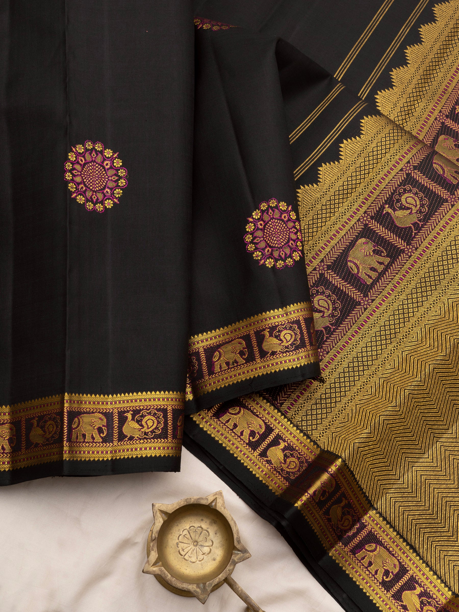 Black meenakari body butta / Arani Silk Saree CLSA9011