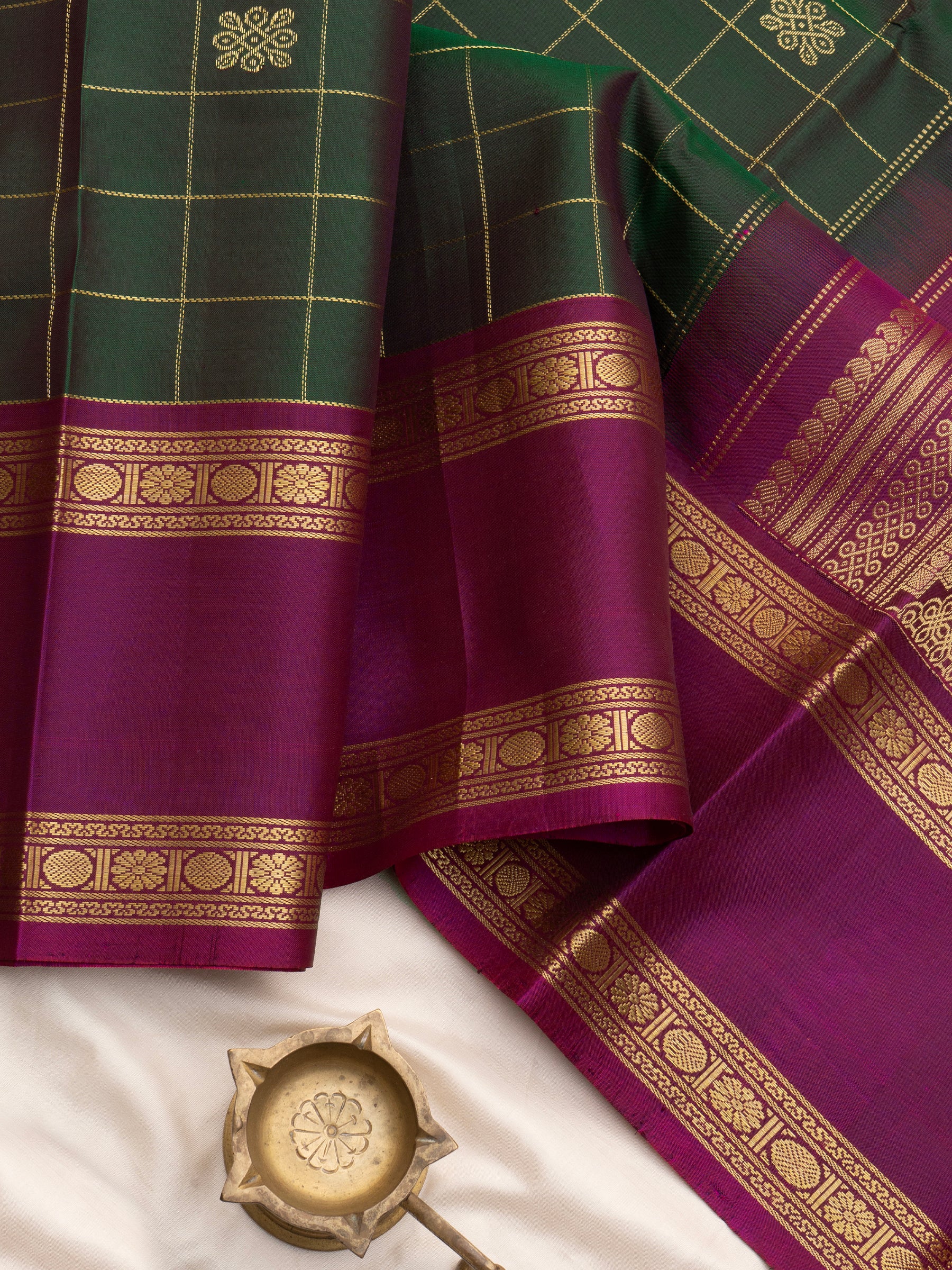 Green and magenta kattam kolam unique pallu / Special Edition Silk CLSA10305