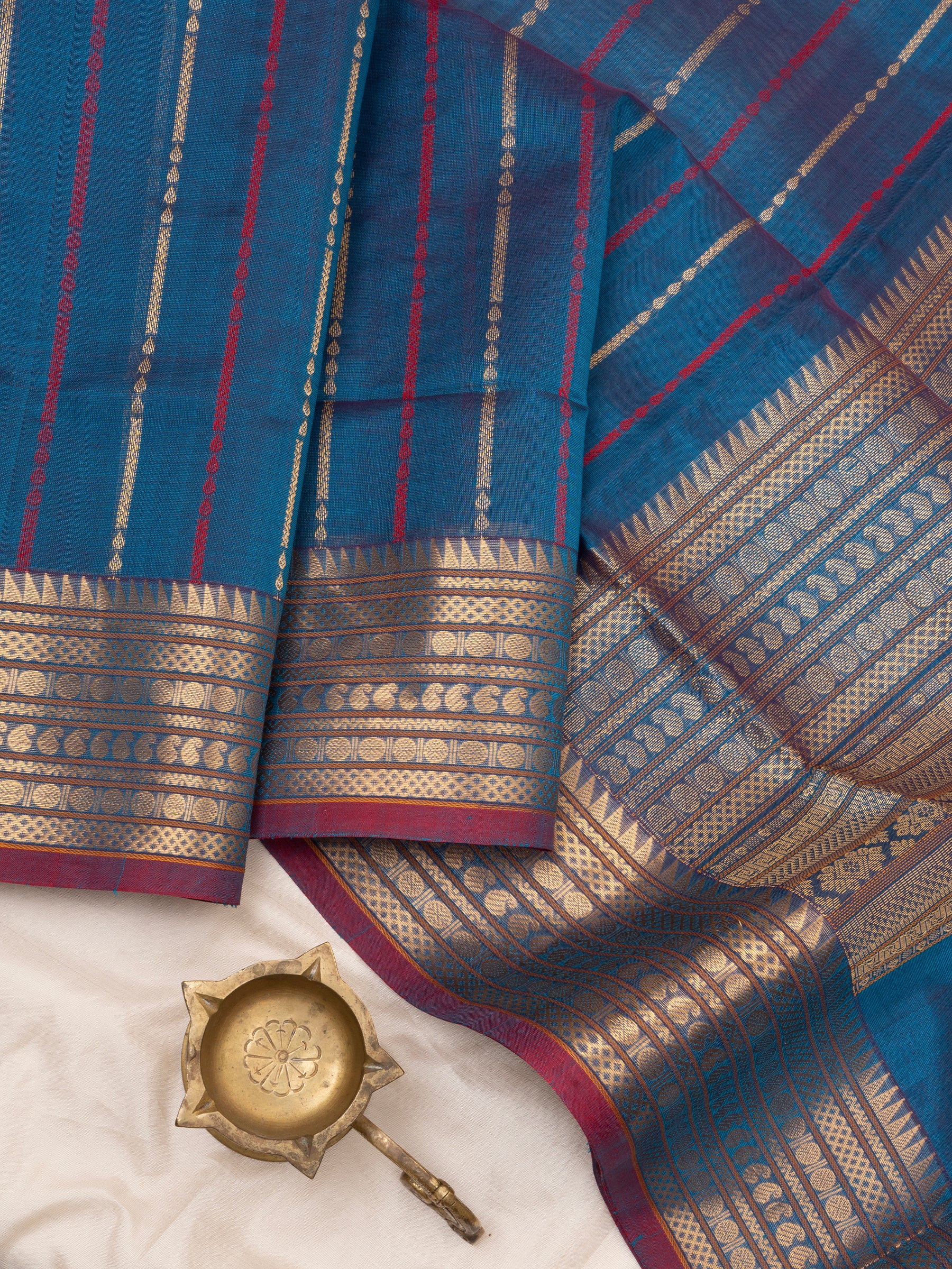 Mayilkazhuthu stripes veldhari / Silk Cotton Saree CLSA4686