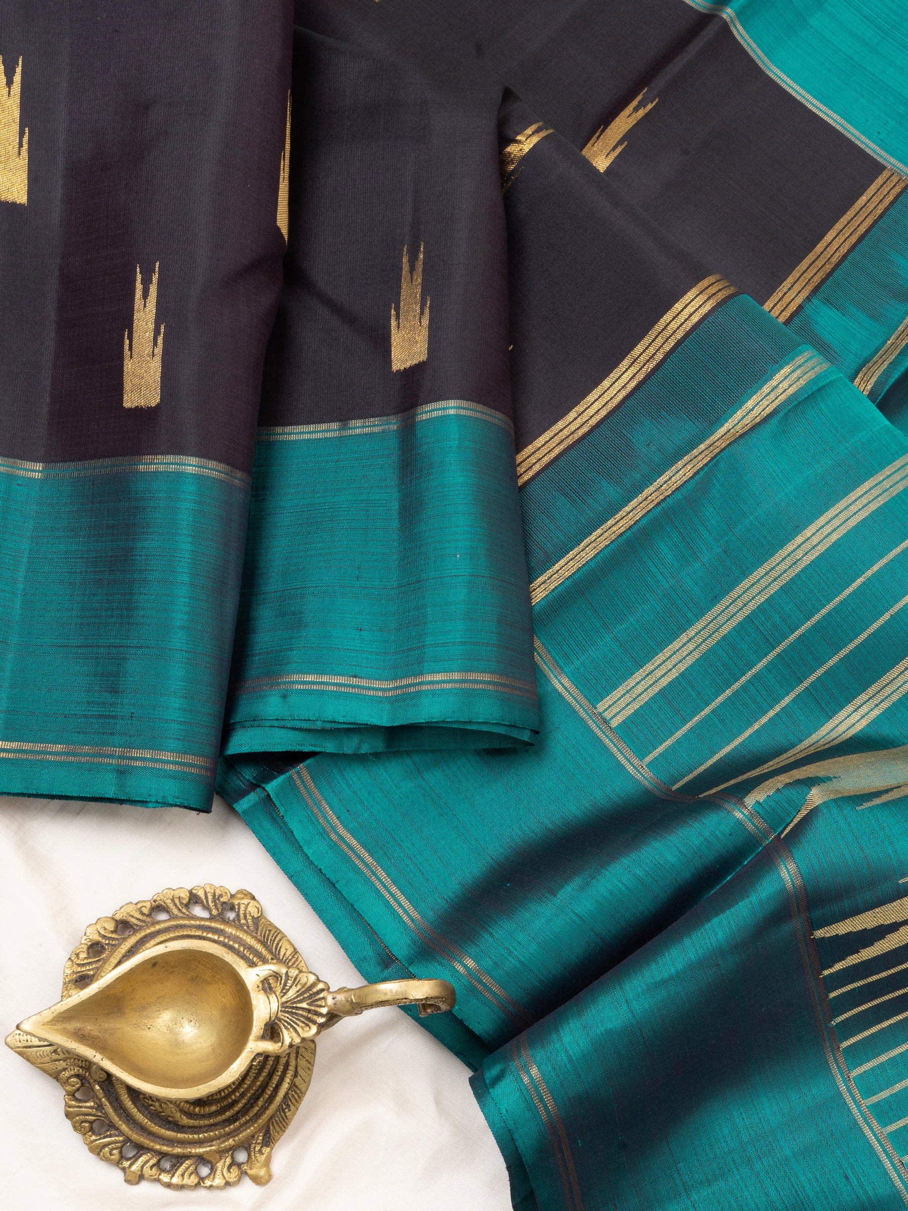 Black and rama green temple body butta / Kanjivaram Silk Saree CLSA5098