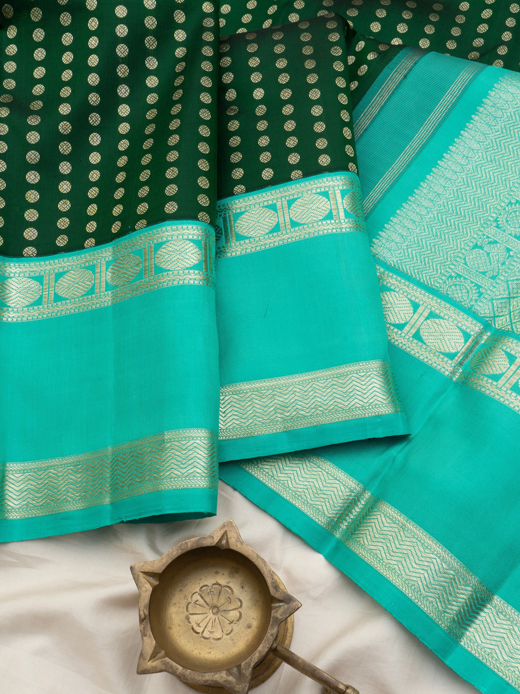 Green Lakshambutta / Arani Silk Saree CLSA9101