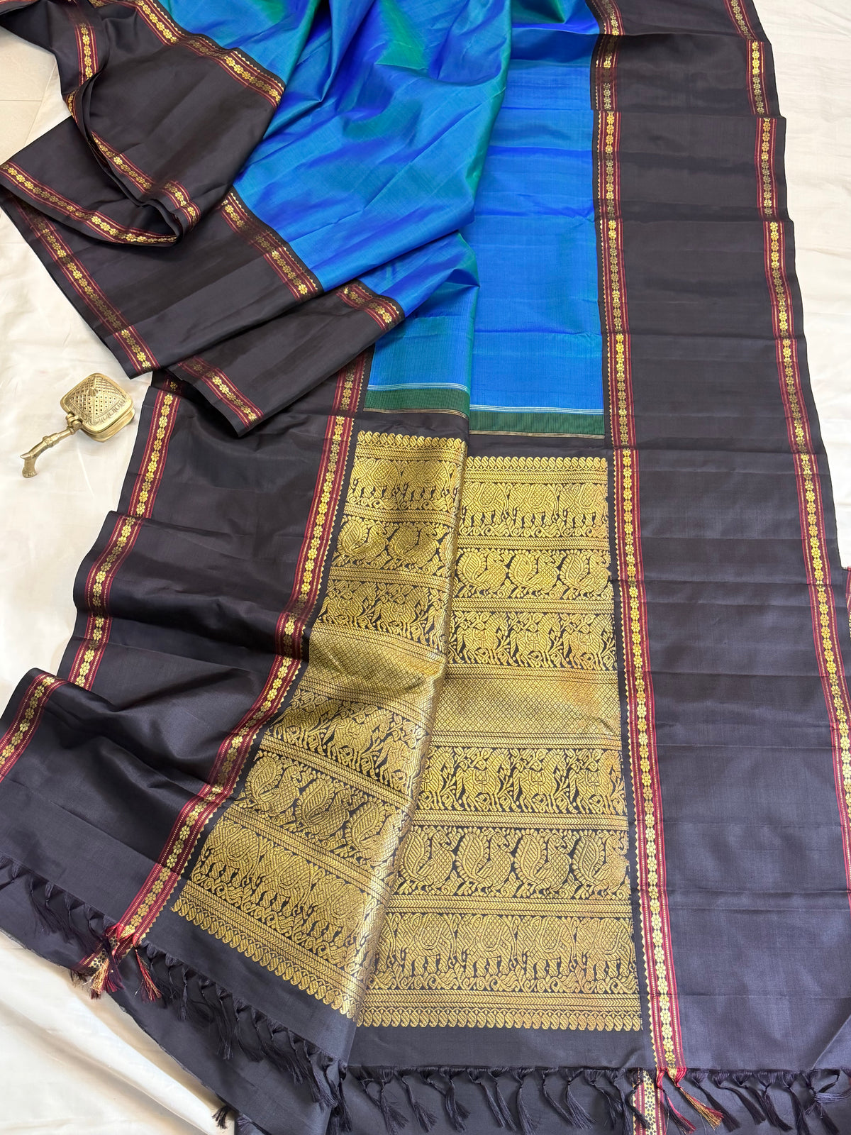 Long border adai palla Kai Korvai / pure Zari Kanjipuram silk