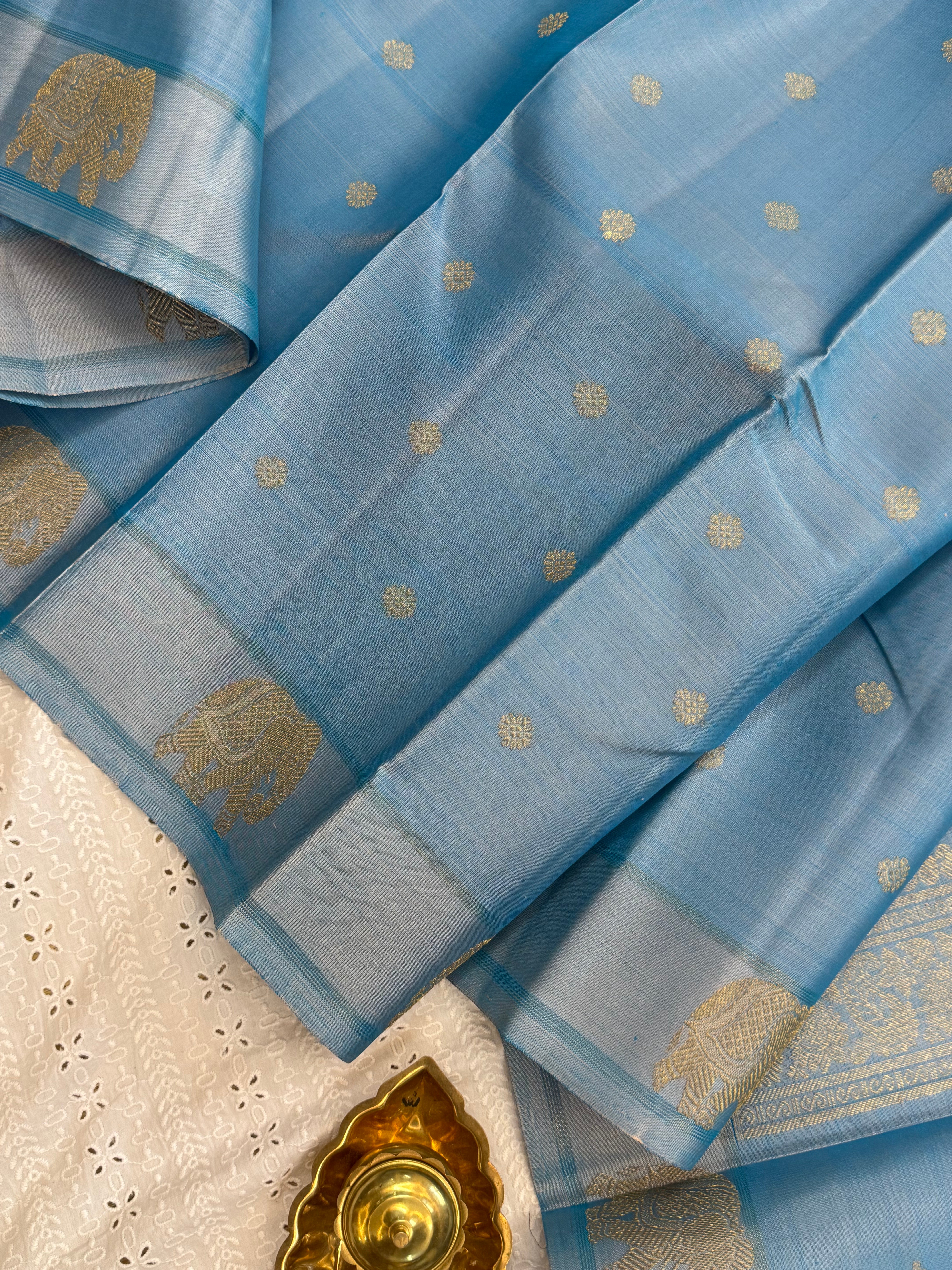Powder blue border yaanai butta/ Kanjipuram silk CL9786
