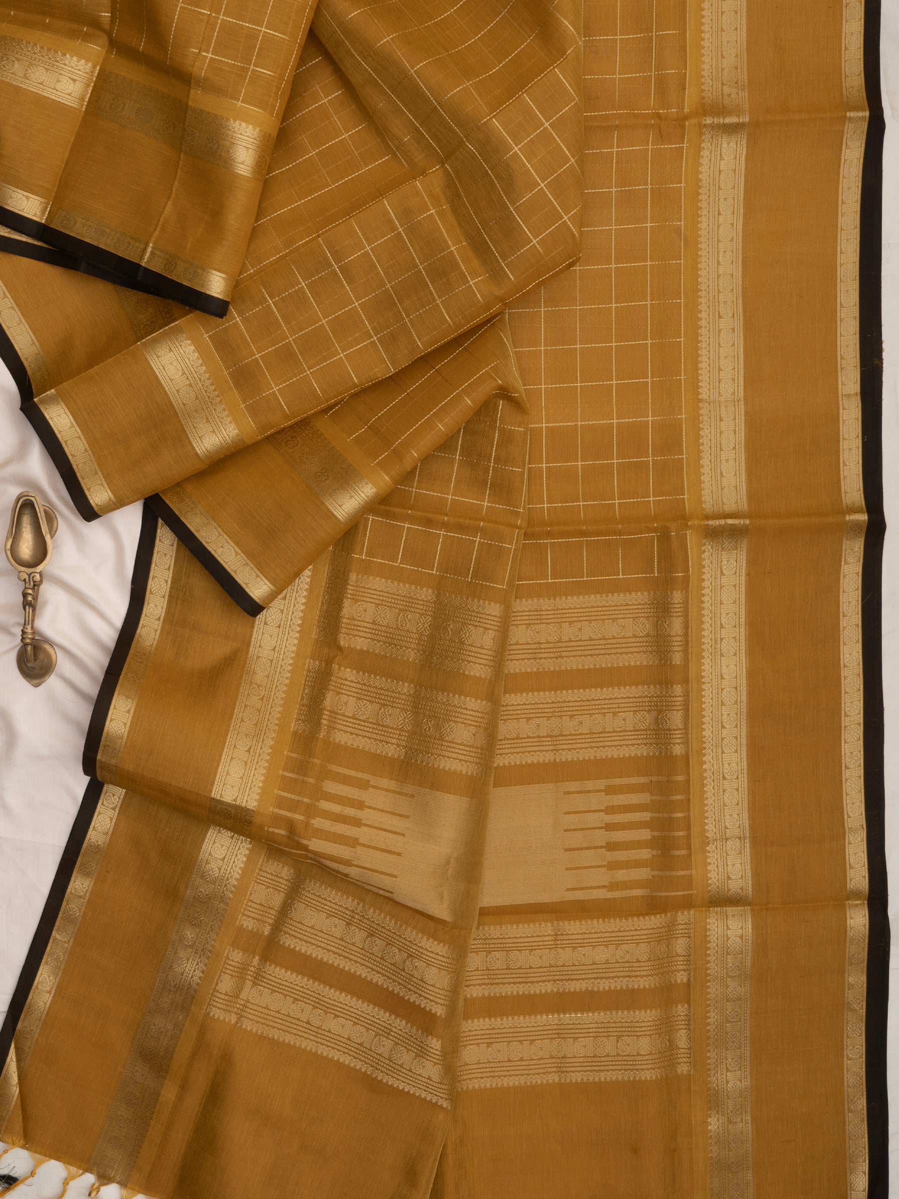 Vendhayam shade kattam rettapet border / Silk Cotton Saree CLSA10183