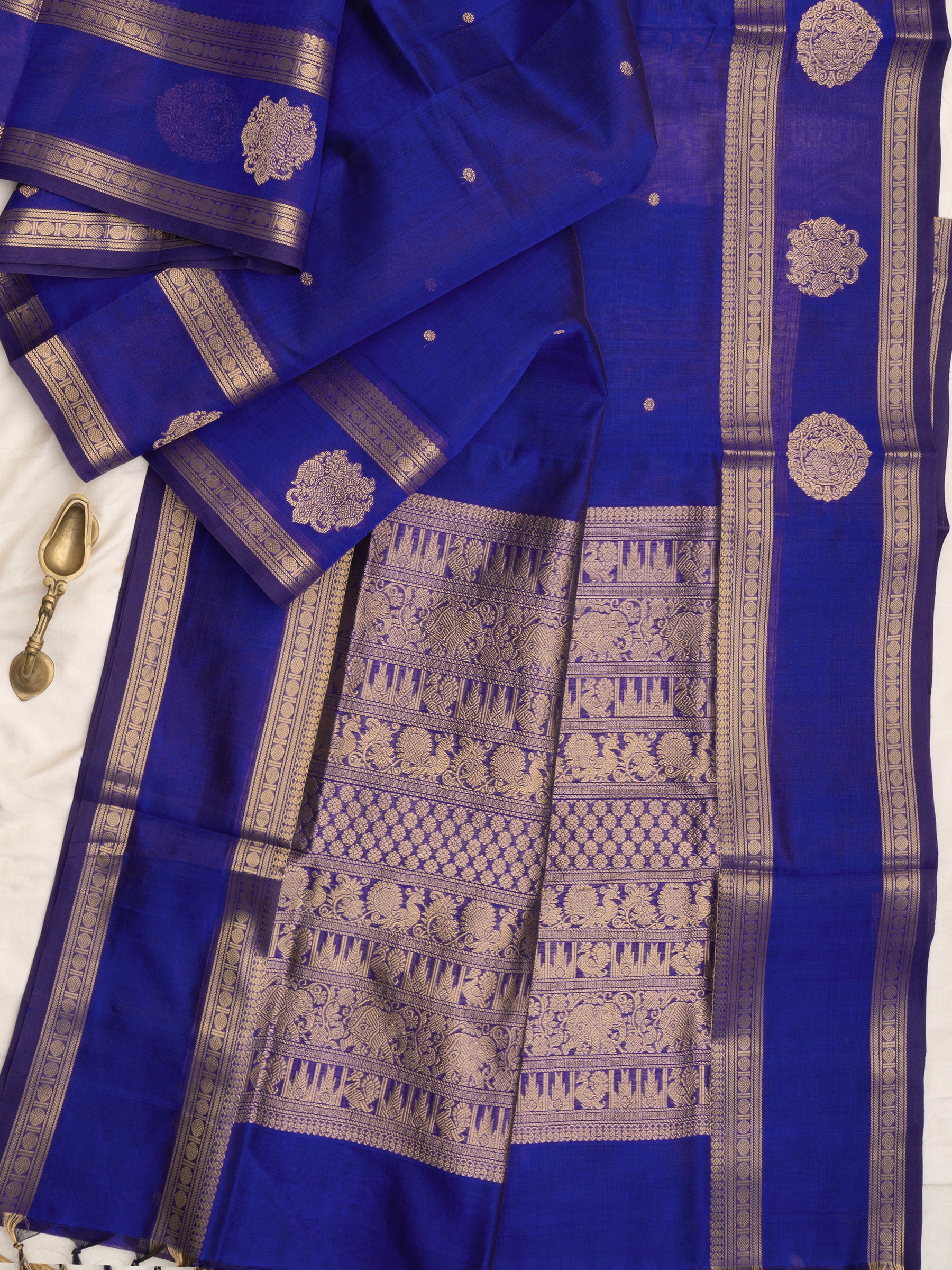 Royal blue border butta/ Silk Cotton Saree CLSA10237