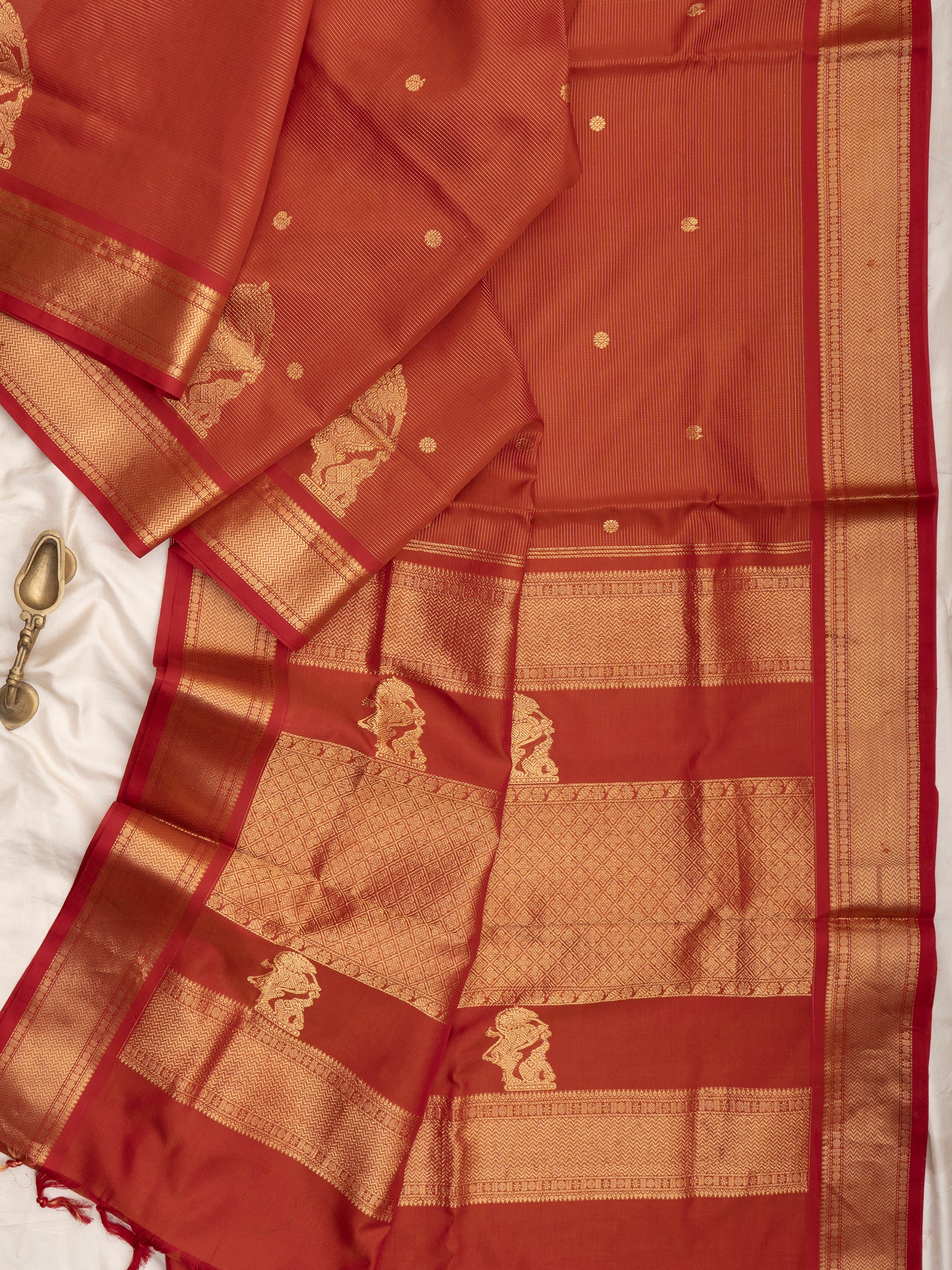 Red shot rust vairaoosi line bettu yazhi butta / Silk Cotton Saree CLSA10475