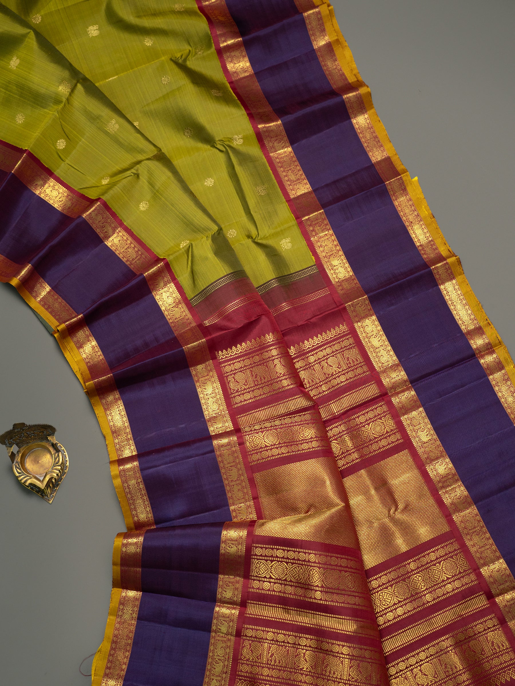 Vintage green retta pet Kanjipuram Silk Saree CLSA10616