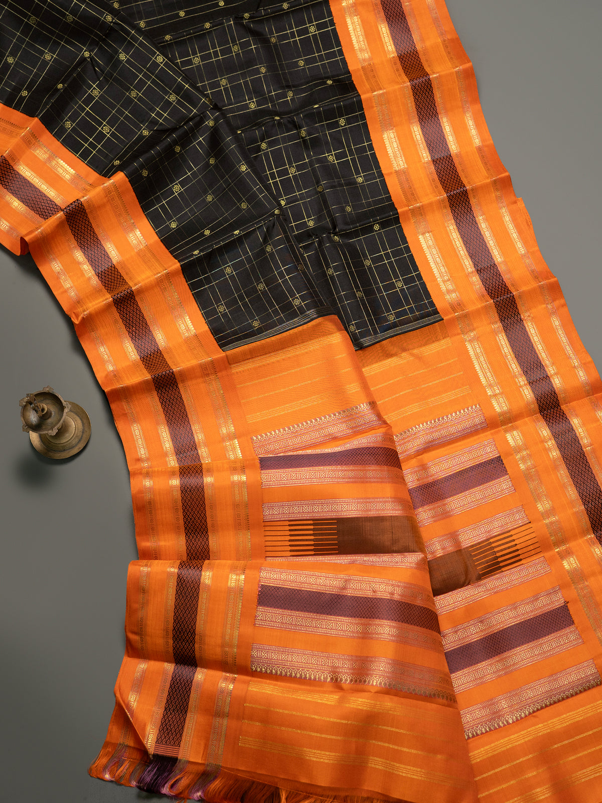 Black vintage kattam butta kai korvai/ Kanjipuram Silk Saree CLSA10773