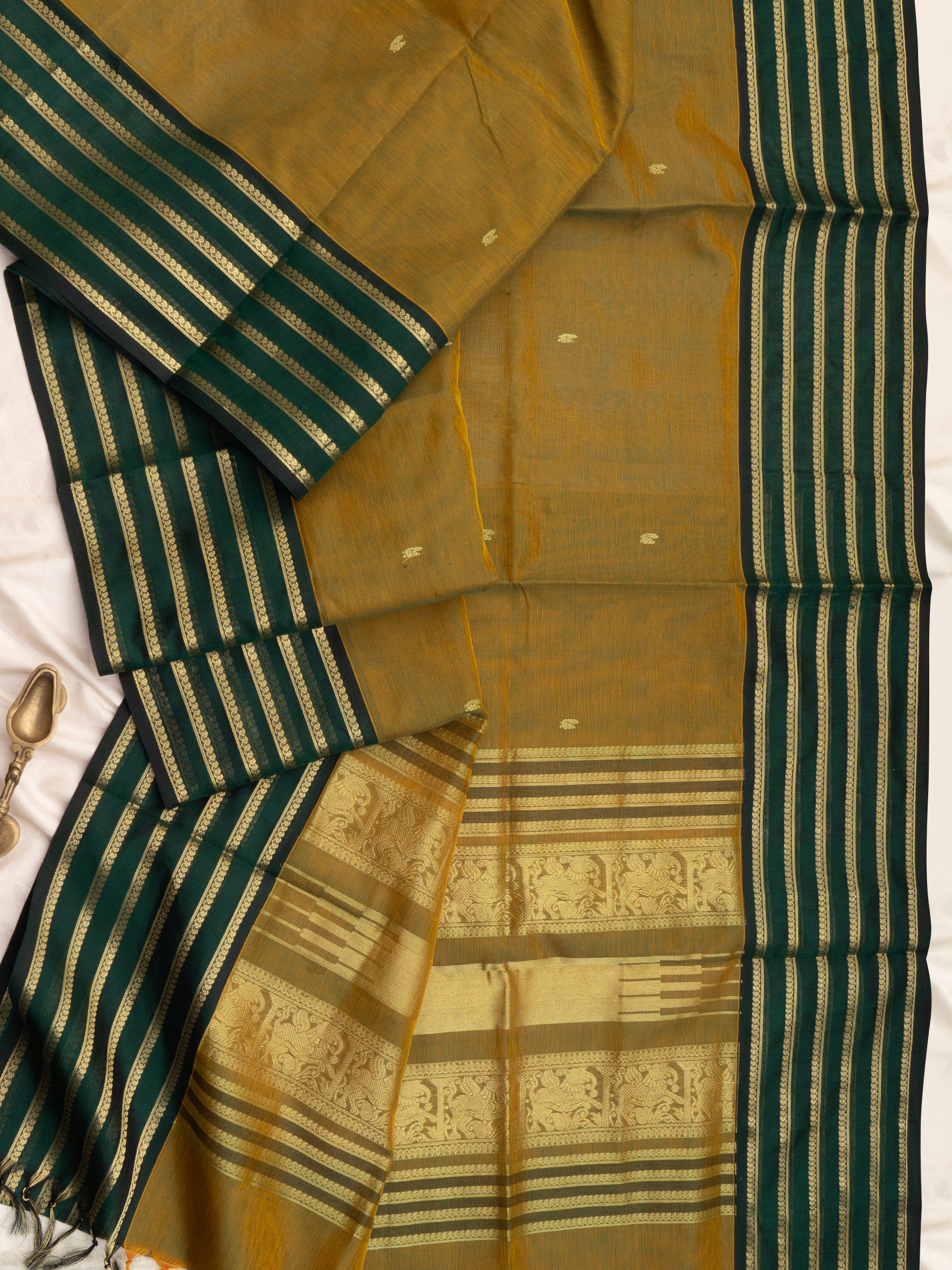 Maanthulir and green varisapet border/ Silk Cotton Saree CLSA10892