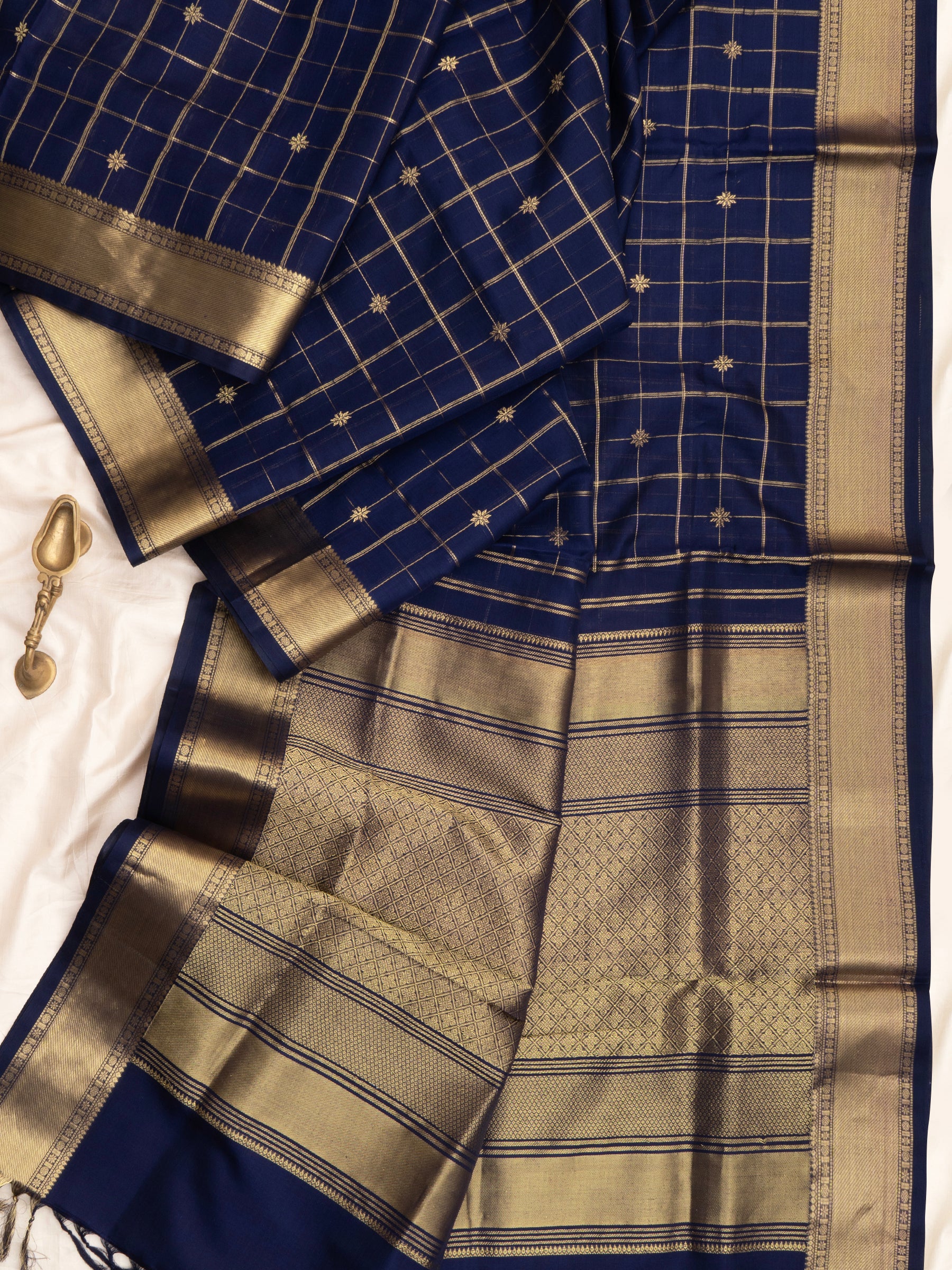Deep blue kattam butta / Premium Silk Cotton Saree CLSA10905