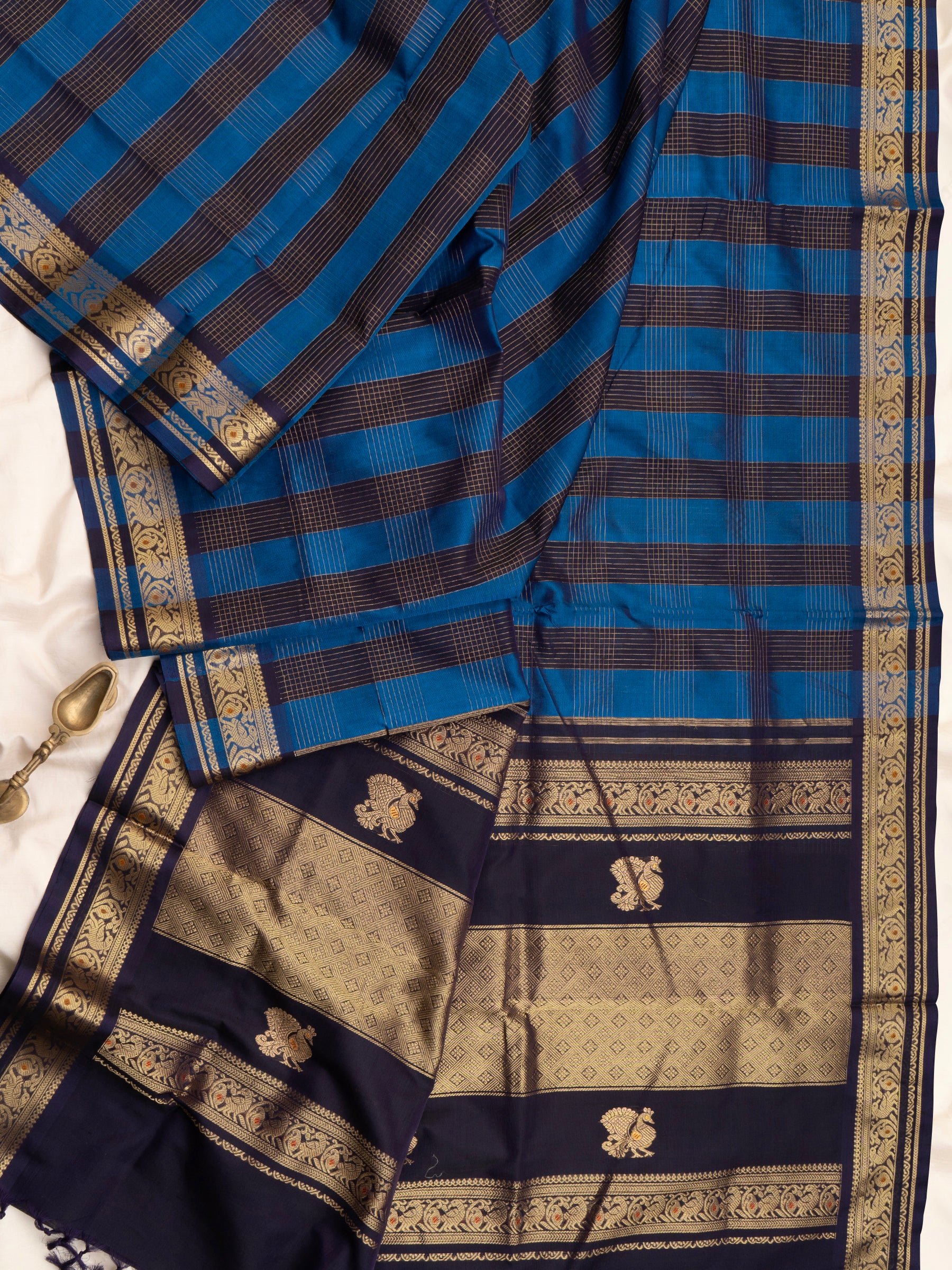 Vintage kattam blue and jamun color meenakari touch border and unique pallu/ Premium Silk Cotton Saree CLSA10909