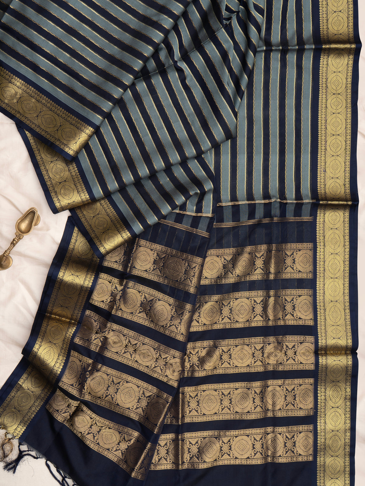 Grey and blue veldhari Premium /Silk Cotton Saree CLSA11484