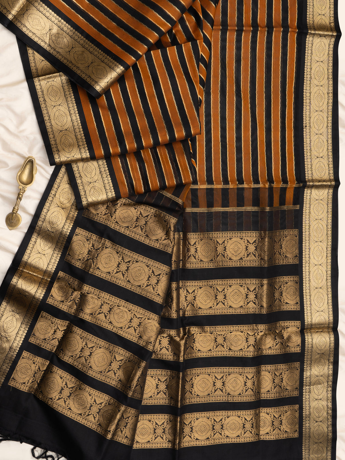 Veldhari Premium / 
Silk Cotton Saree CLSA11485