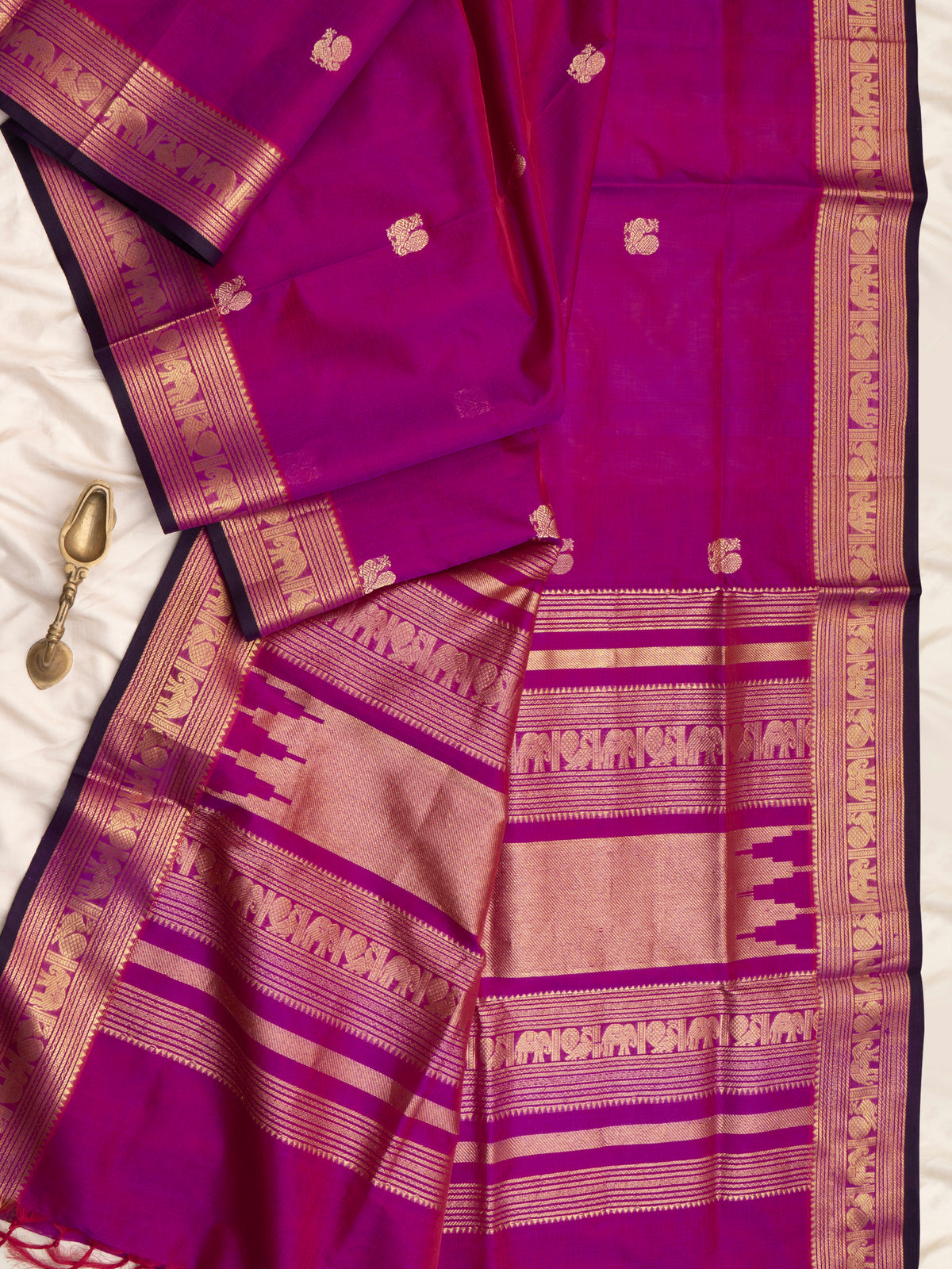 Magenta pink bettu butta/ Silk Cotton Saree CLSA11835