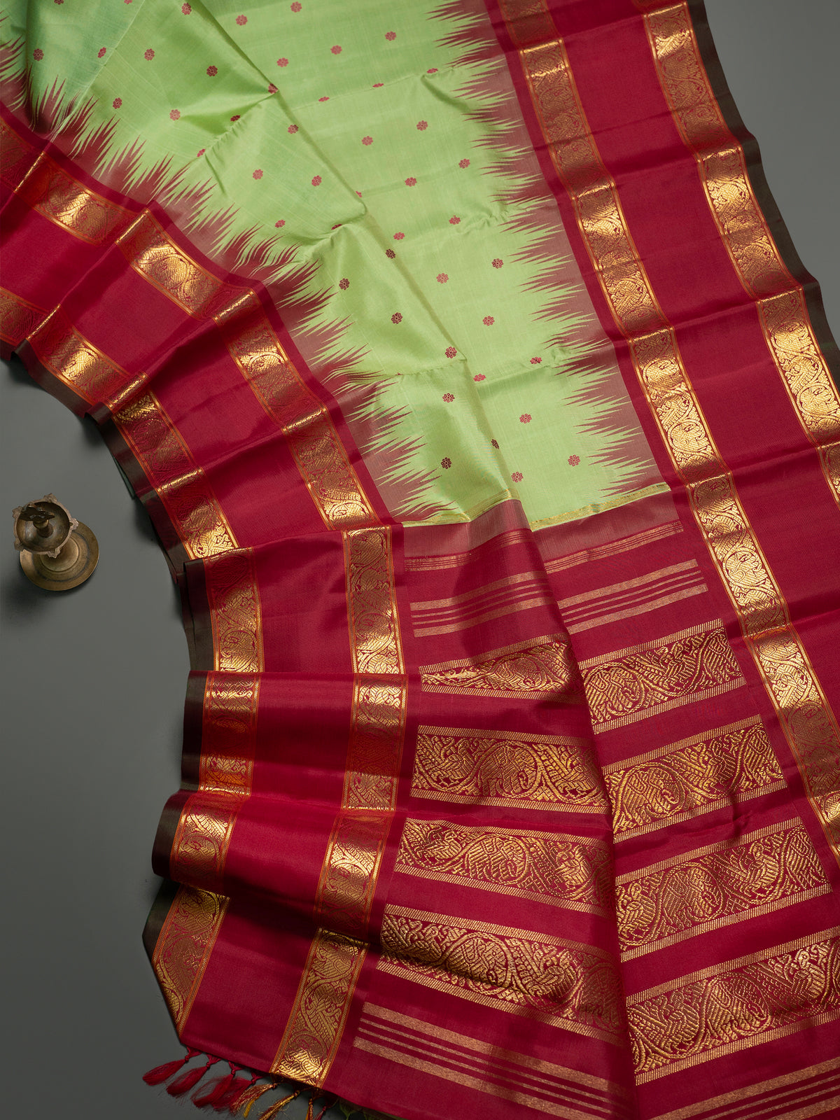 Vinatage Elaichi green Kai Korvai Pure Kanjipuram Silk Saree CLSA11910