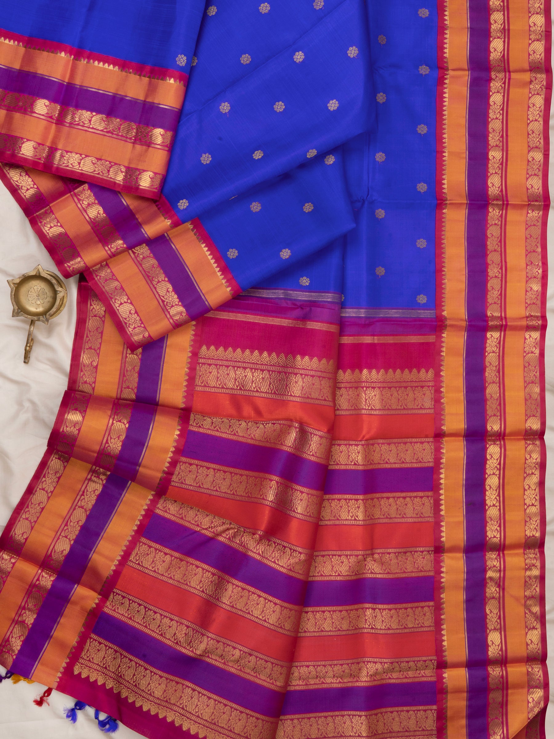 Blue varisapet border kai korvai / Kanjipuramsilk Saree CLSA222