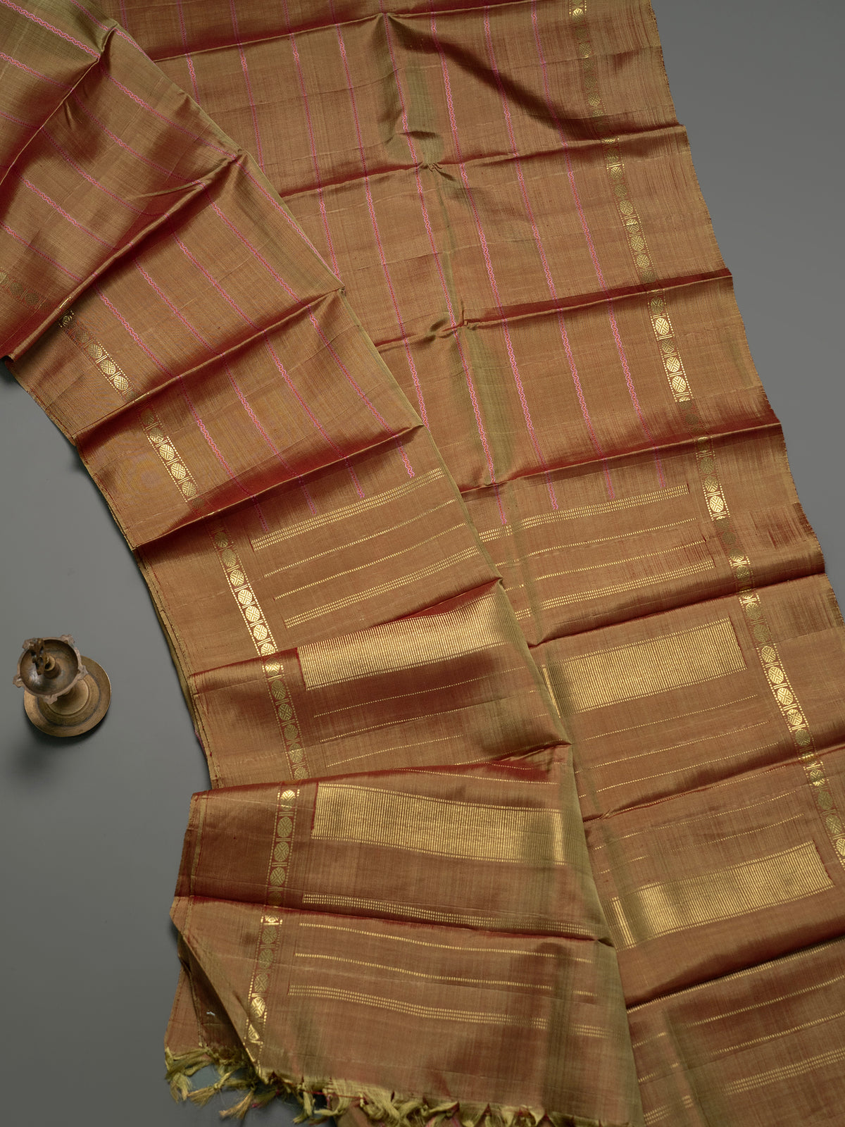 Golden thread veldari / Kanjipuram Silk Saree CLSA342