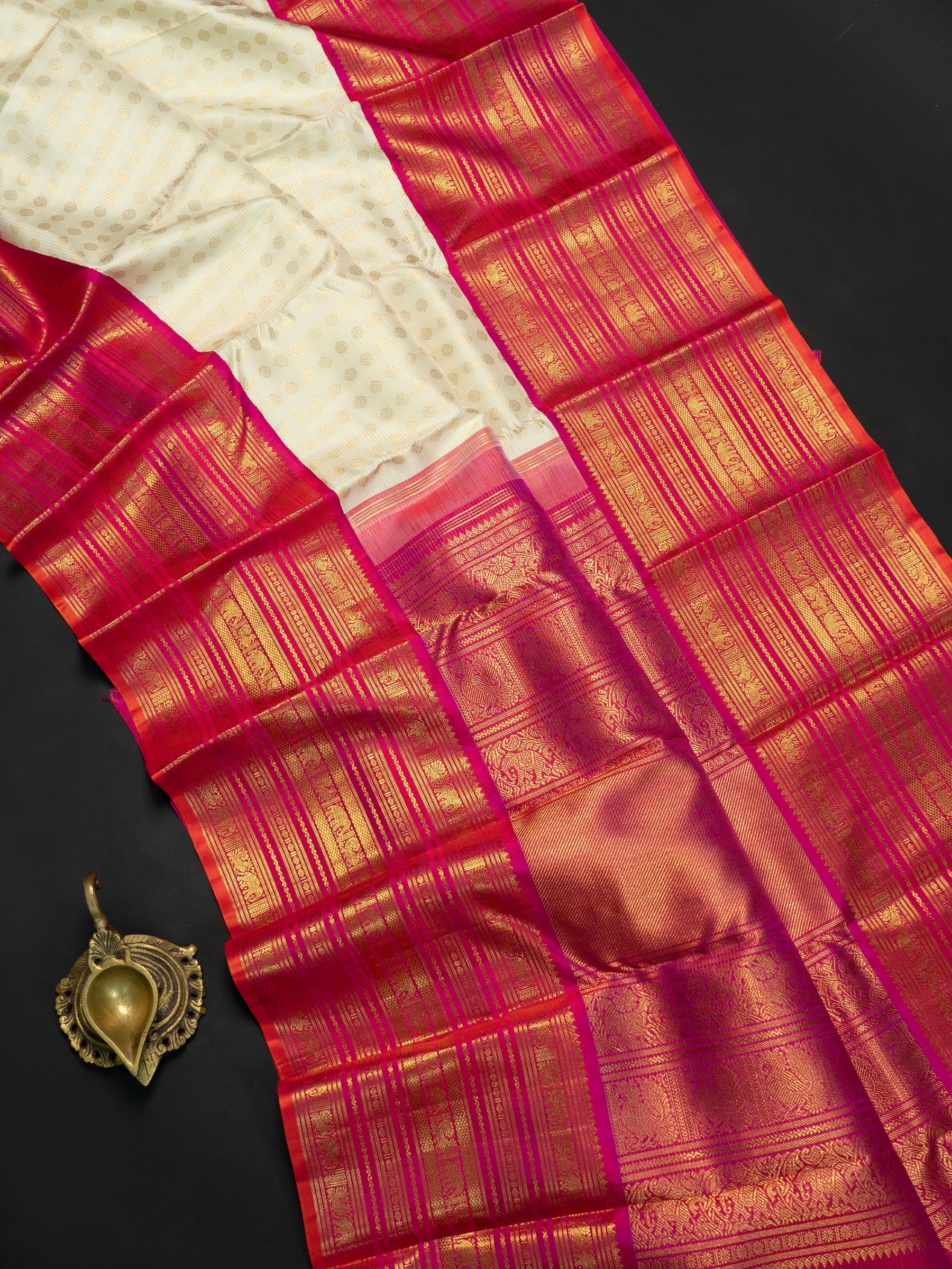 Off white zari butta and varisapet border kai korvai/ Kanjipuram Saree CLSA3776