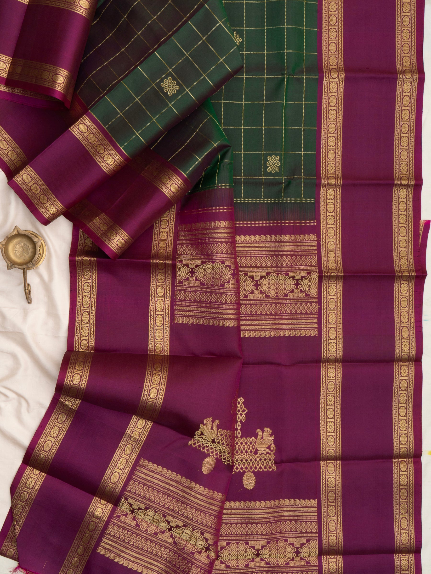 Green and magenta kattam kolam unique pallu / Special Edition Silk CLSA10305