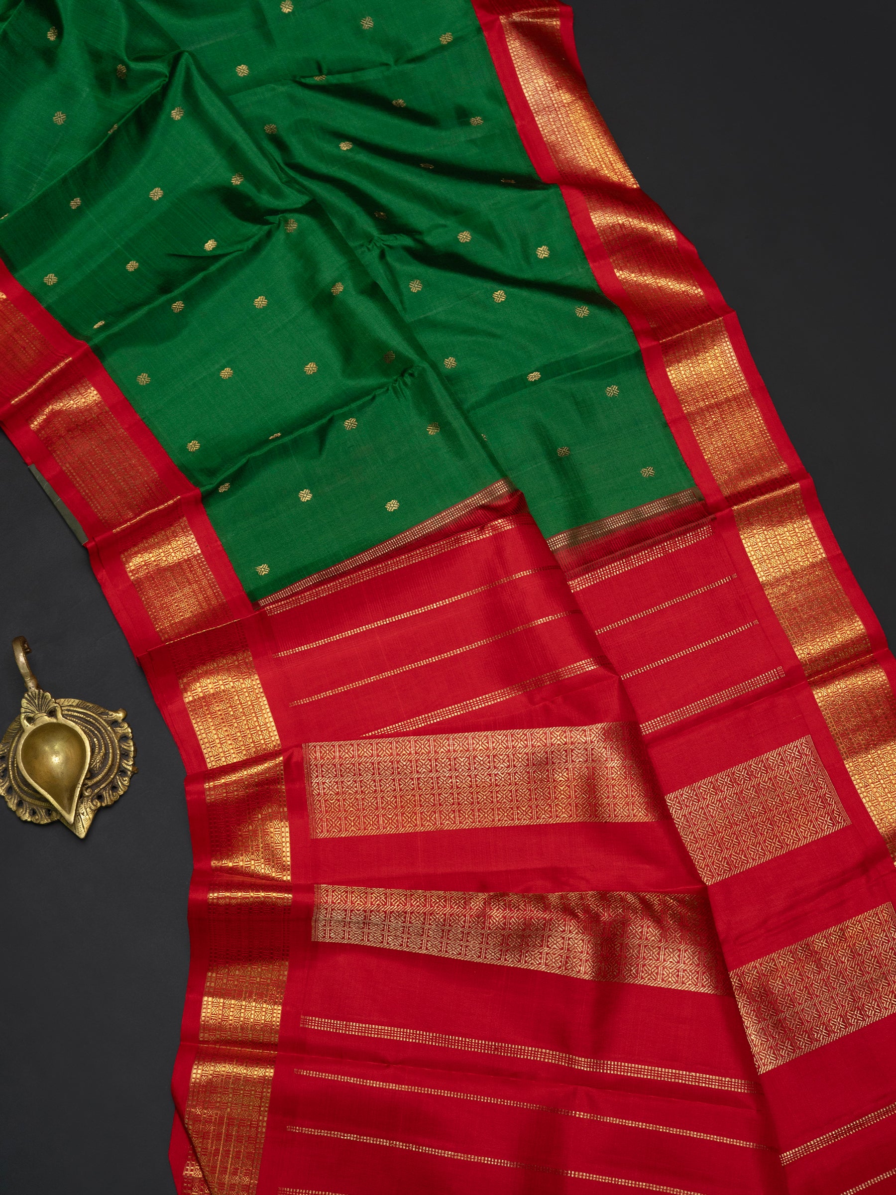 Forest green body Kamalam butta  / Kanjipuram Silk Saree CLSA4436