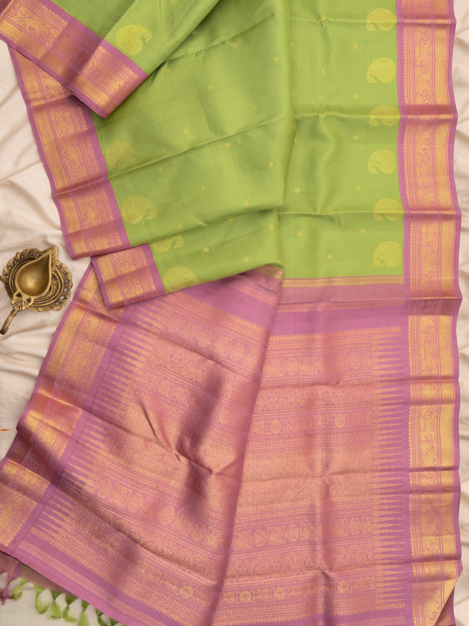 Parrot green and pastel pink bettu butta kai korvai / Kanjipuram silk Saree CLSA5492