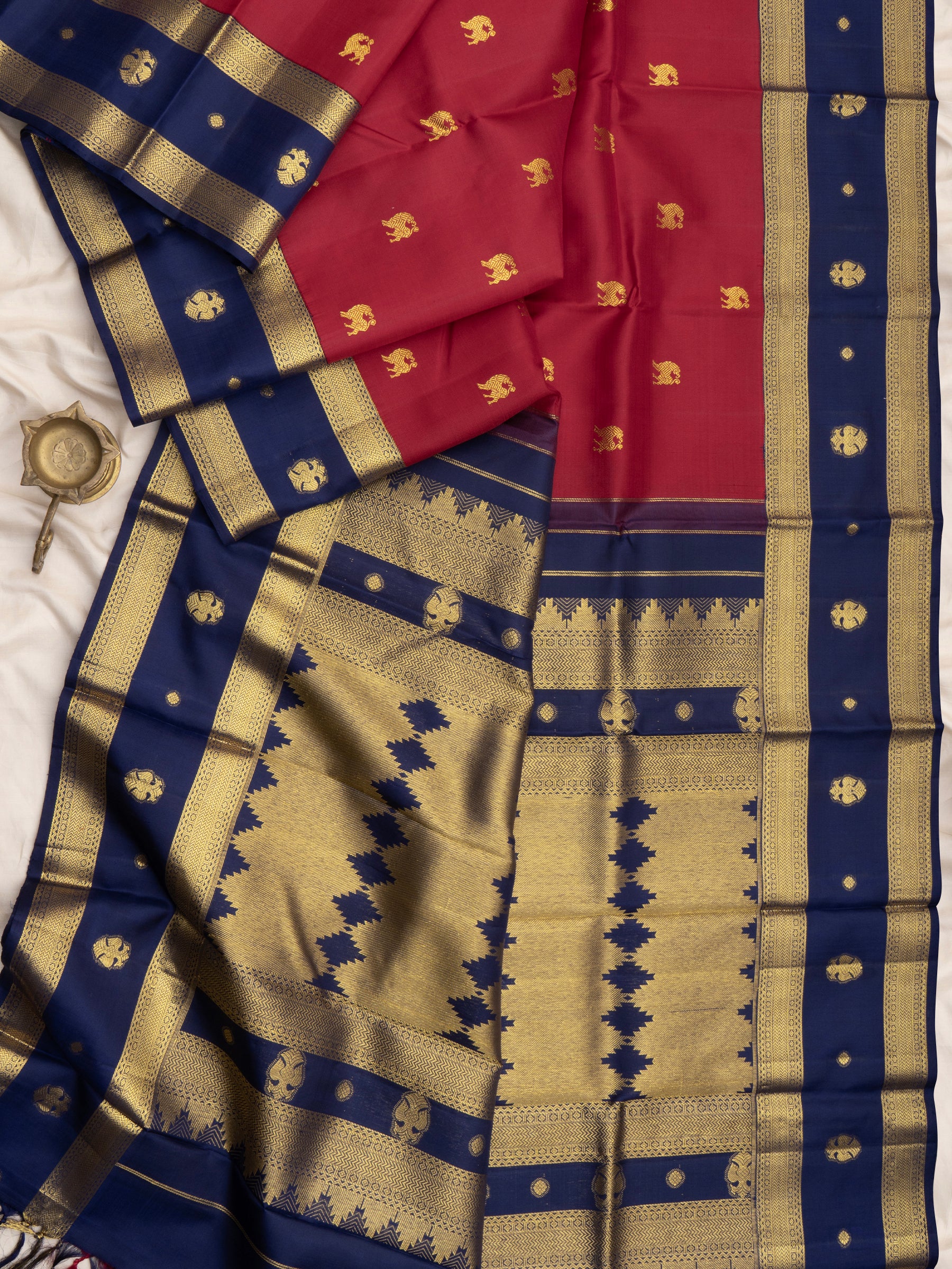 Deep red and blue rettapet border butta / Arani Silk Saree CLSA5581