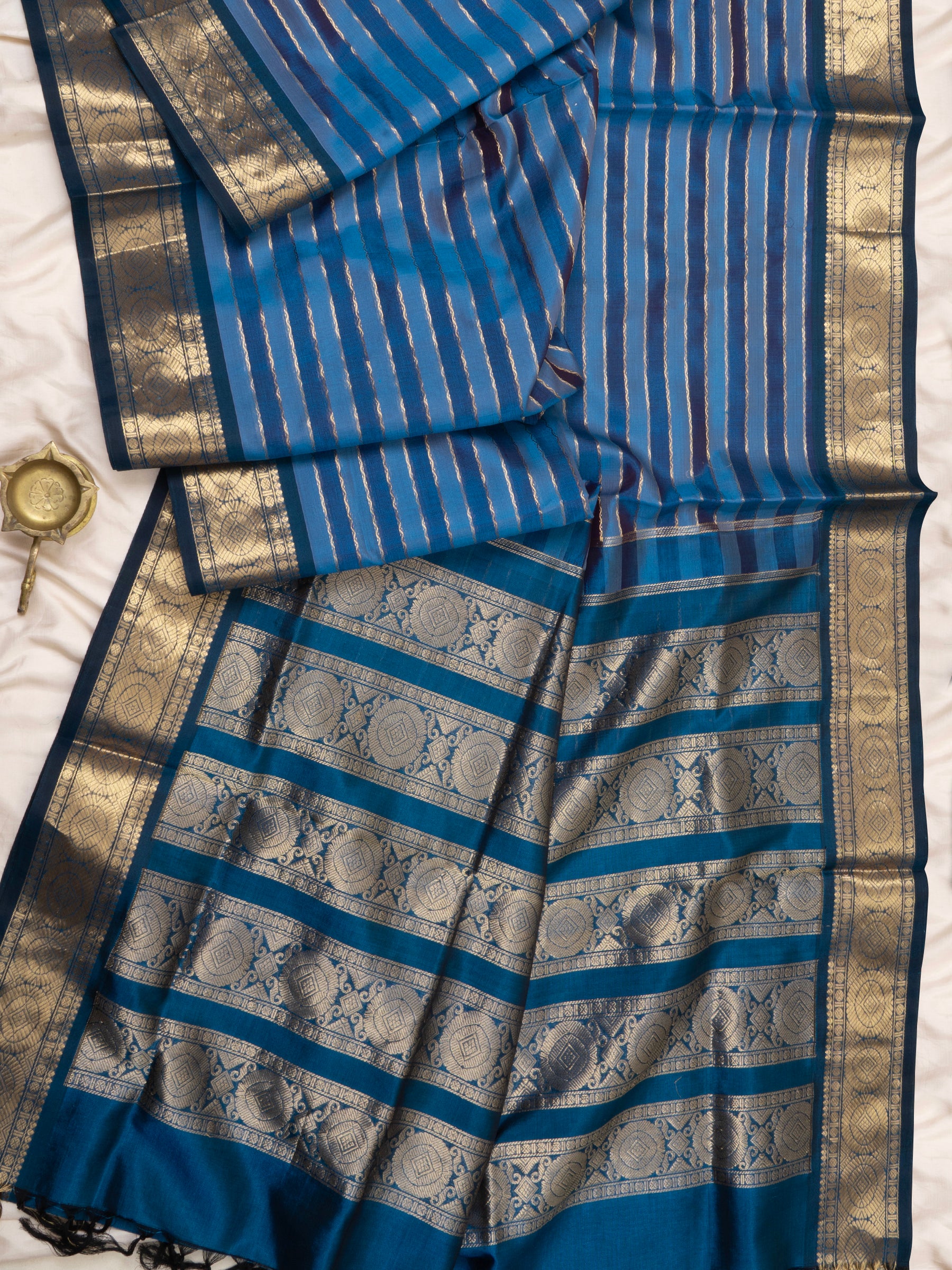 Blue vintage veldhari / Silk Cotton Saree CLSA5988