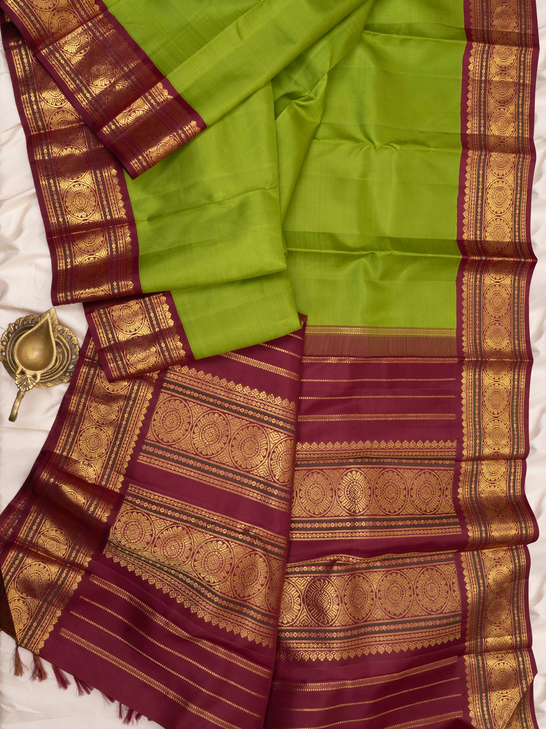 Vintage green and araku adai woven kai korvai/ Kanjipuram Saree CLSA6120