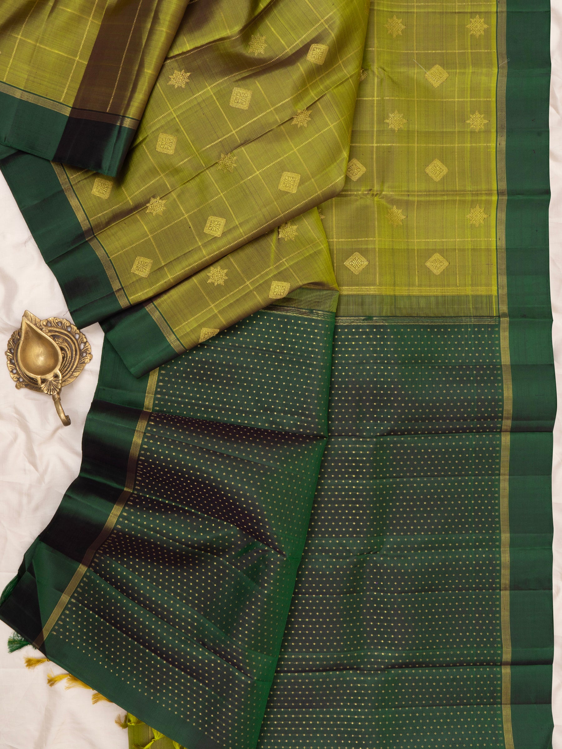 Olive green and dark green / Kanjivaram Silk Saree CLSA6332