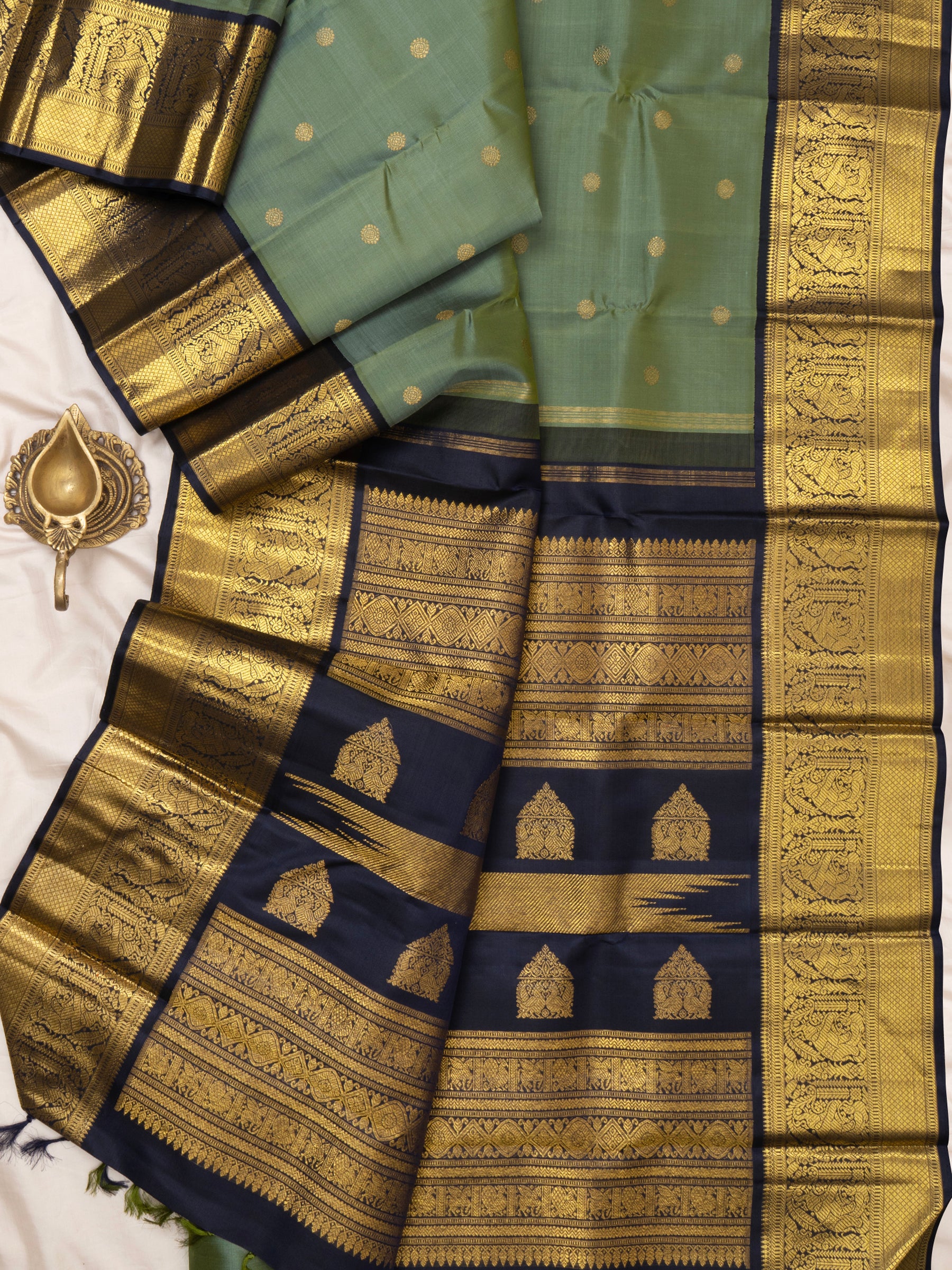 Dual tone green Korvai / Kanjipuram Saree CLSA6757