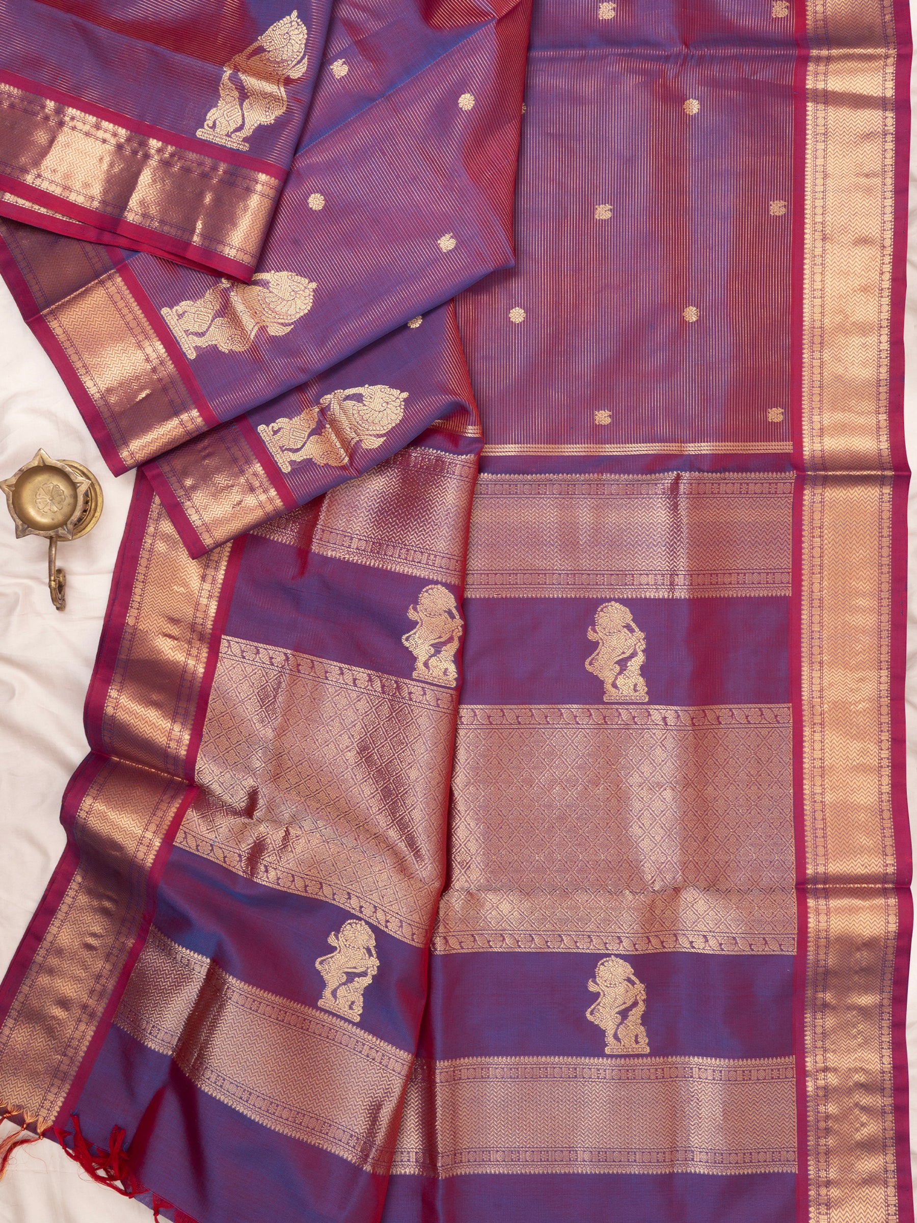 Lavender shot red yazhi bettu butta/ Silk Cotton Saree CLSA6822