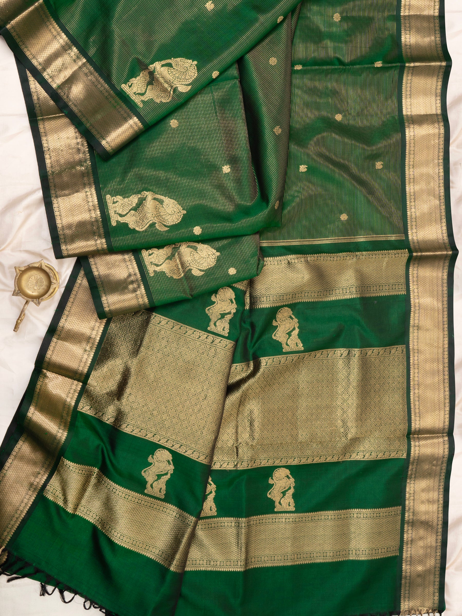 Green yazhi bettu butta/ Silk Cotton Saree CLSA7135