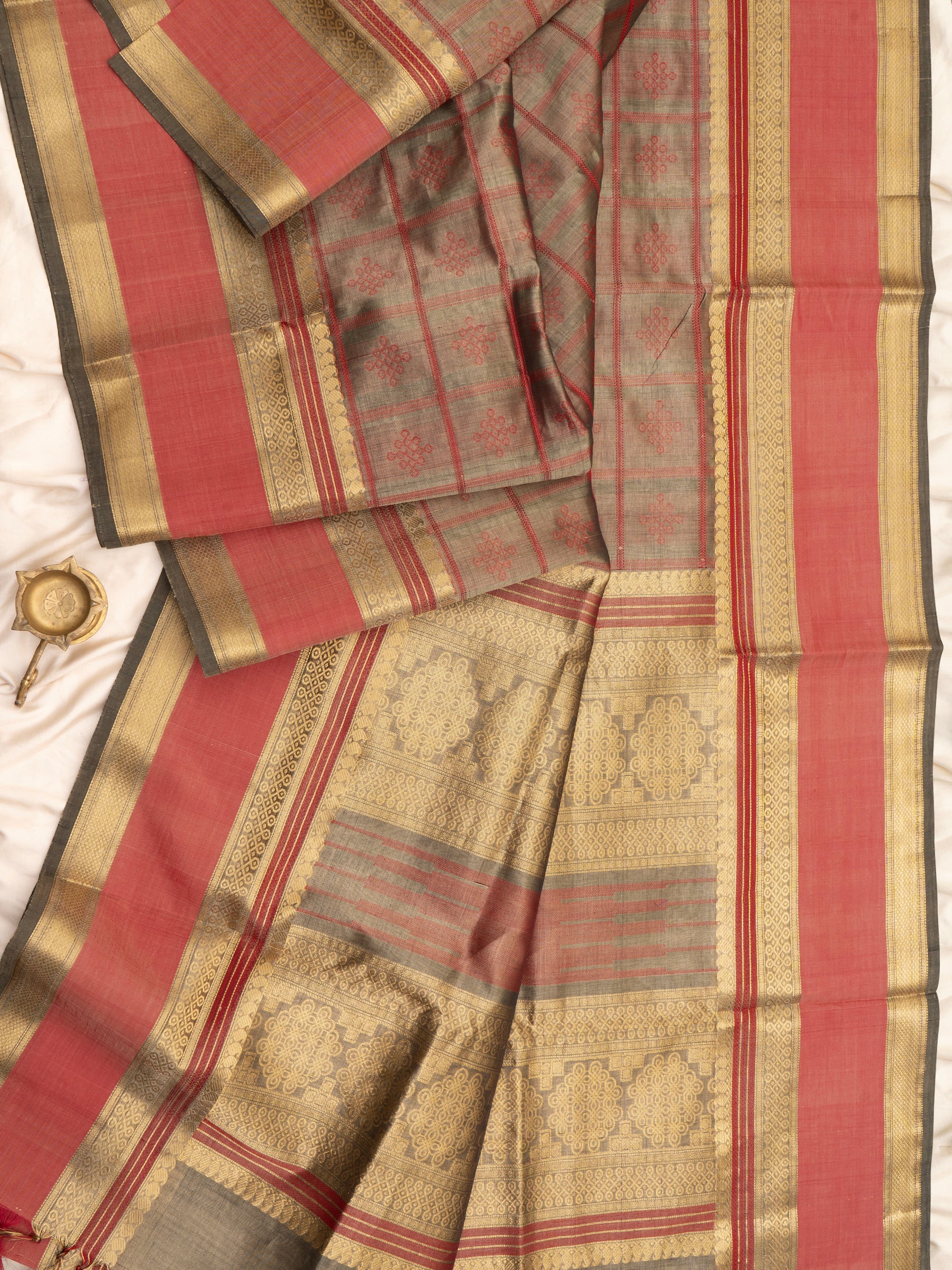 Grey shot rust kattam kolam butta / Silk Cotton Saree CLSA7267