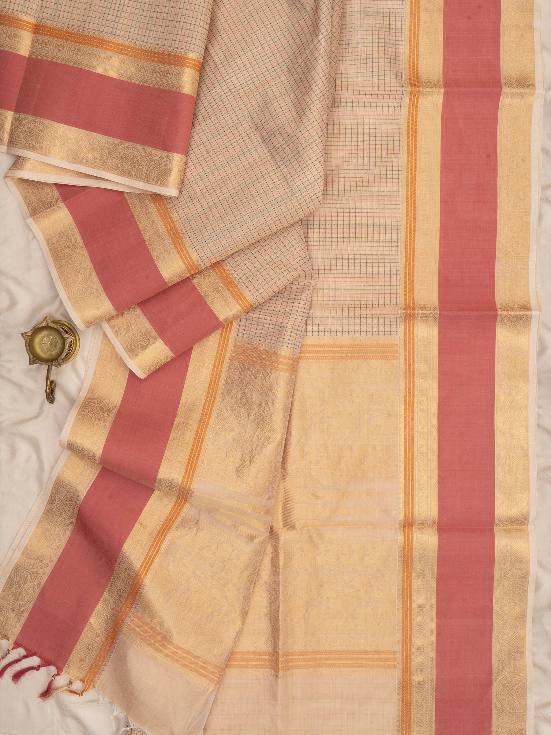 Creme lakshambutta butta / Silk Cotton Saree CLSA7273